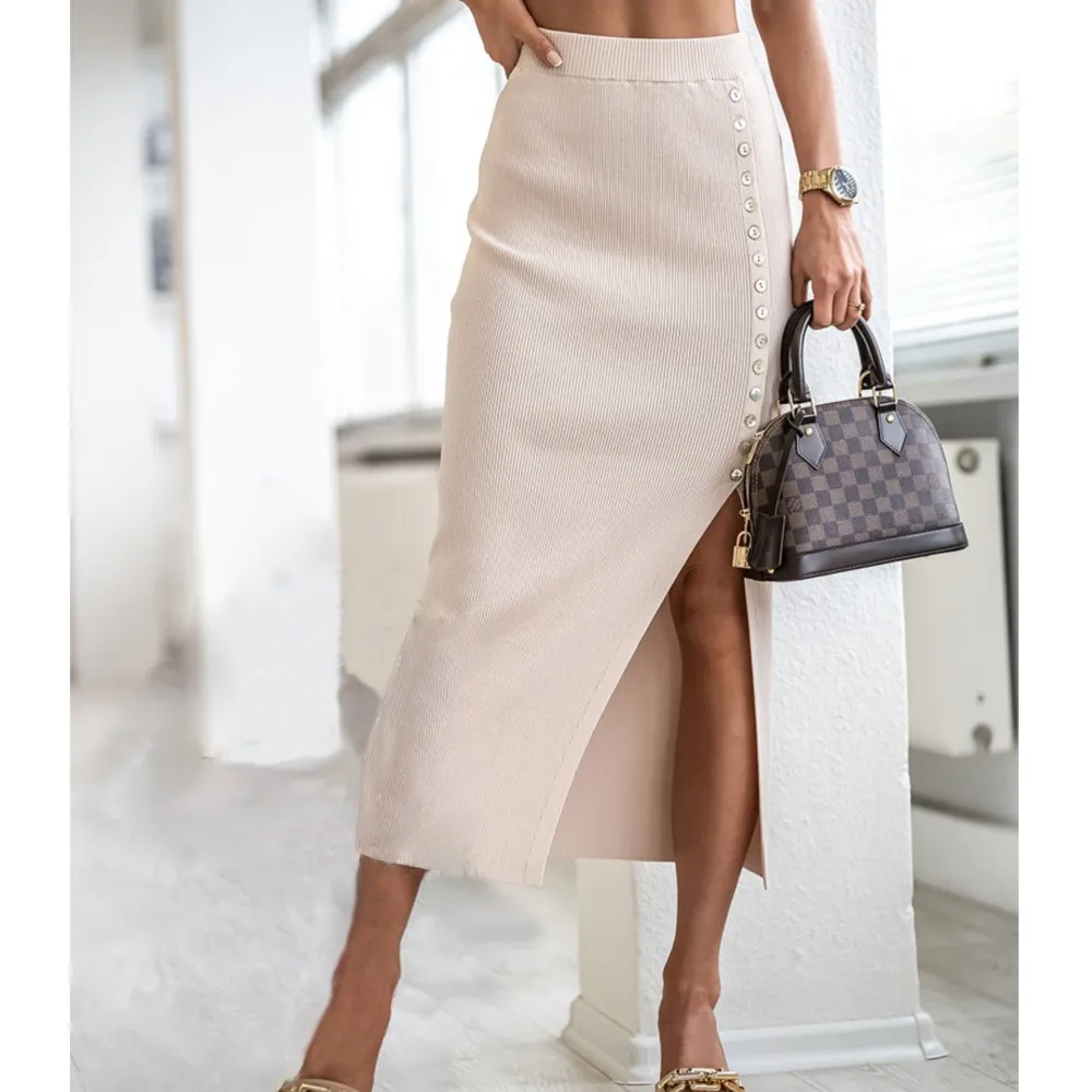 Women's Elegant High Waisted Ribbed Button Decoration Midi Skirt 2025 Spring Solid Color Slit Knitted Long Skirt Ropa De Mujer
Women's Elegant High Waisted Ribbed Button Decoration Midi Skirt 2025 Spring Solid Color Slit Knitted Long Skirt Ropa De Mujer