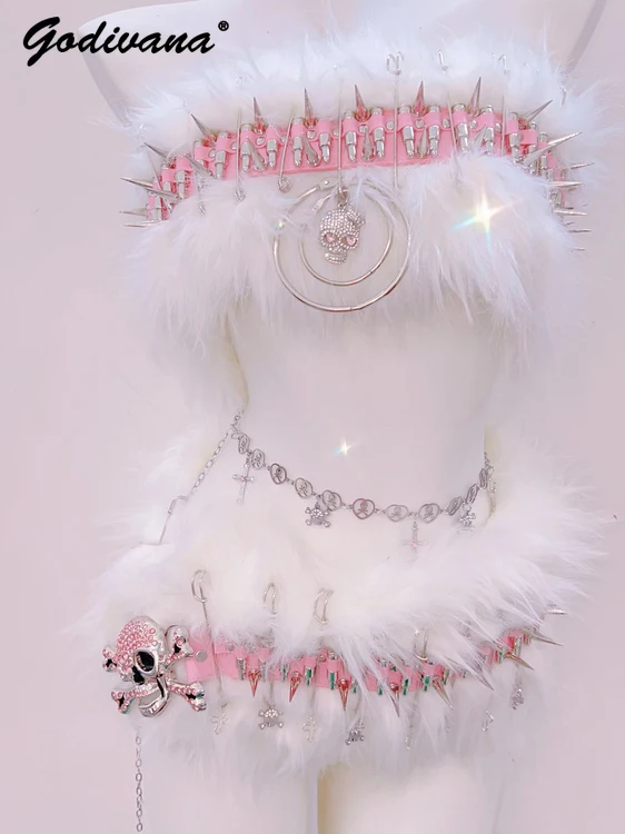 Металлический музыкальный фестиваль в стиле панк, женский костюм для дня рождения, сценического выступления, милый крутой меховой жилет, поясная цепочка, меховая короткая юбка
Металлический музыкальный фестиваль в стиле панк, женский костюм для дня рождения, сценического выступления, милый крутой меховой жилет, поясная цепочка, меховая короткая юбка