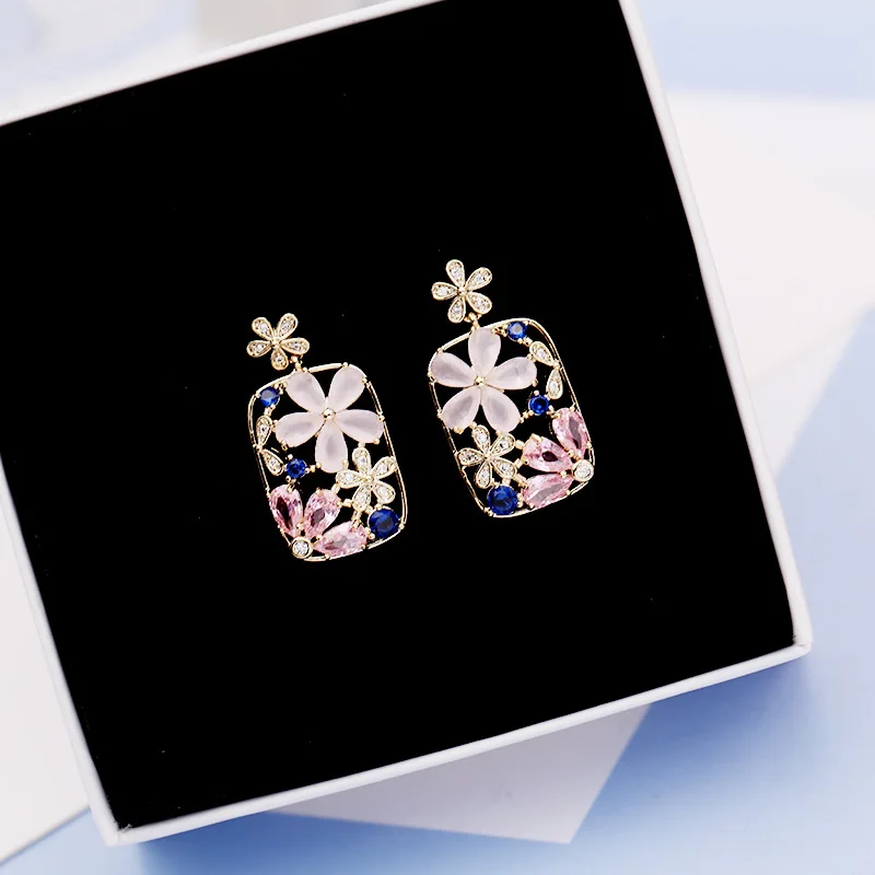 Japanese and Korean Style Tassel Pink Zircon 925 Silver Needle Elegant Sweet Retro Square Earrings Hollow Geometric
Japanese and Korean Style Tassel Pink Zircon 925 Silver Needle Elegant Sweet Retro Square Earrings Hollow Geometric
