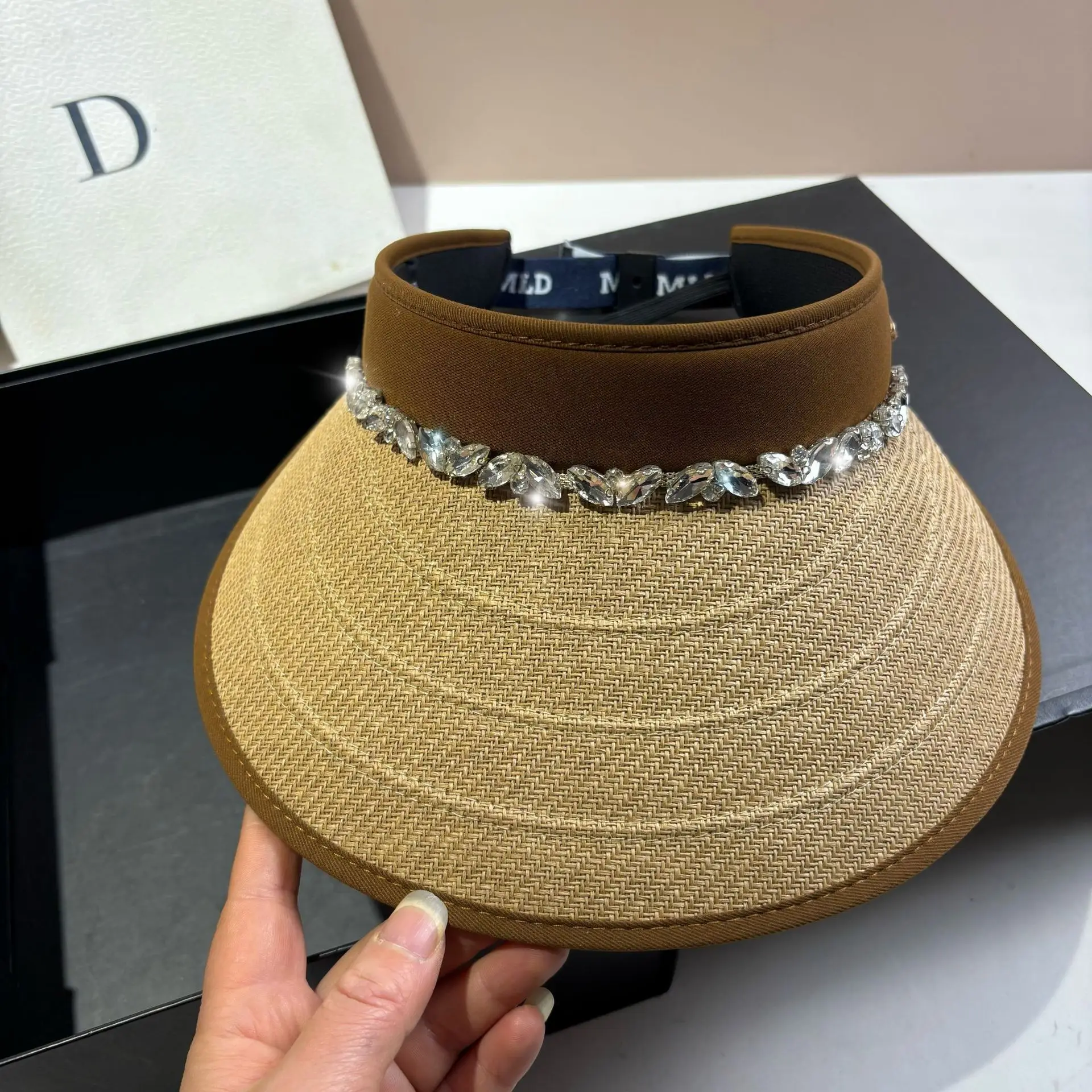 Luxury Rhinestone Sunscreen Straw Hats for Women Empty Top Sun Hat Anti UV Outdoor Travel Beach Panama Large Brim Visor Cap
Luxury Rhinestone Sunscreen Straw Hats for Women Empty Top Sun Hat Anti UV Outdoor Travel Beach Panama Large Brim Visor Cap