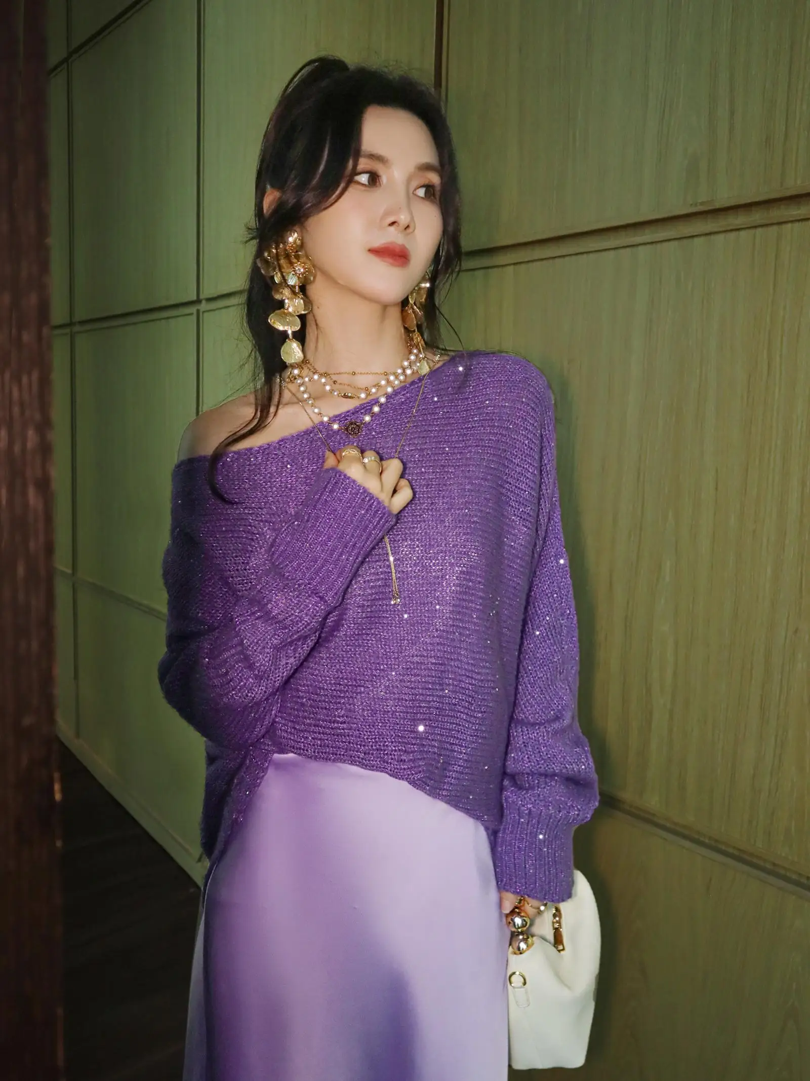 Фиолетовый свободный вязаный свитер Camere с пайетками Lazy oulder, высококачественный винтажный свободный длинный топ све
Фиолетовый свободный вязаный свитер Camere с пайетками Lazy oulder, высококачественный винтажный свободный длинный топ све