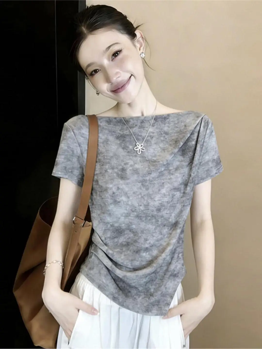 Retro Dyed Short Sleeve T-Shirt Women's Summer New Style One-Shoulder Waist-Cinched Pleated Split Short Length Top
Retro Dyed Short Sleeve T-Shirt Women's Summer New Style One-Shoulder Waist-Cinched Pleated Split Short Length Top