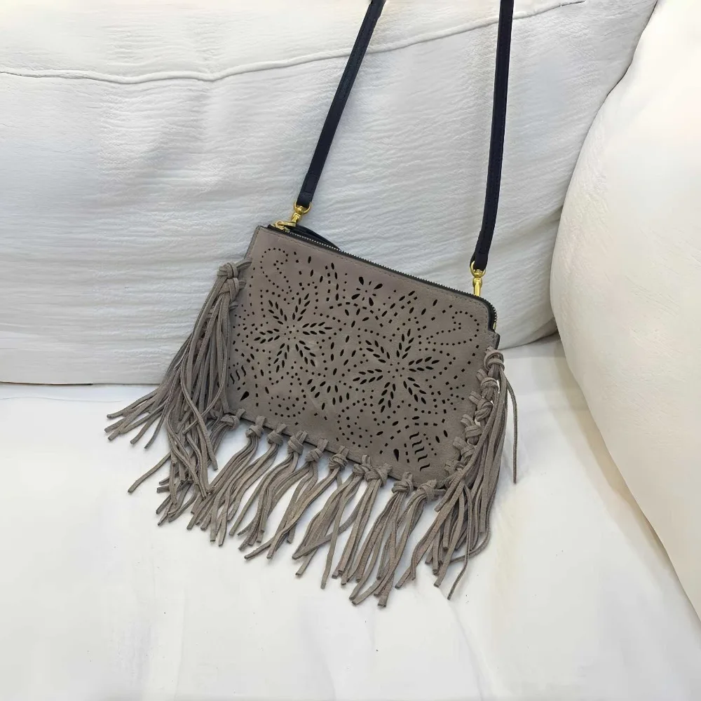 Niche Design Retro Tassel Hollow Print Clutch Bag Premium Women's 2026 New Fashion Versatile Commuter Shoulder Simple Unique
Niche Design Retro Tassel Hollow Print Clutch Bag Premium Women's 2026 New Fashion Versatile Commuter Shoulder Simple Unique