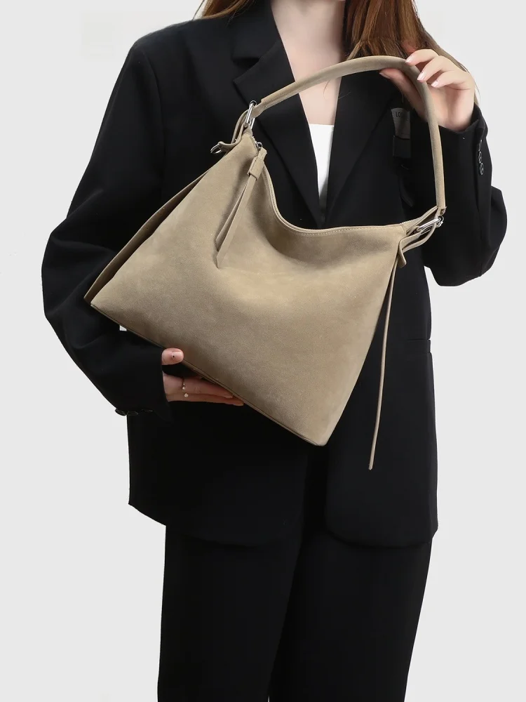 CHUDAN KAIXING Frosted Large Capacity Leather Tote Bag Commuter Bag Women's 2026 New Single Shoulder Slant Crossbody Bag
CHUDAN KAIXING Frosted Large Capacity Leather Tote Bag Commuter Bag Women's 2026 New Single Shoulder Slant Crossbody Bag