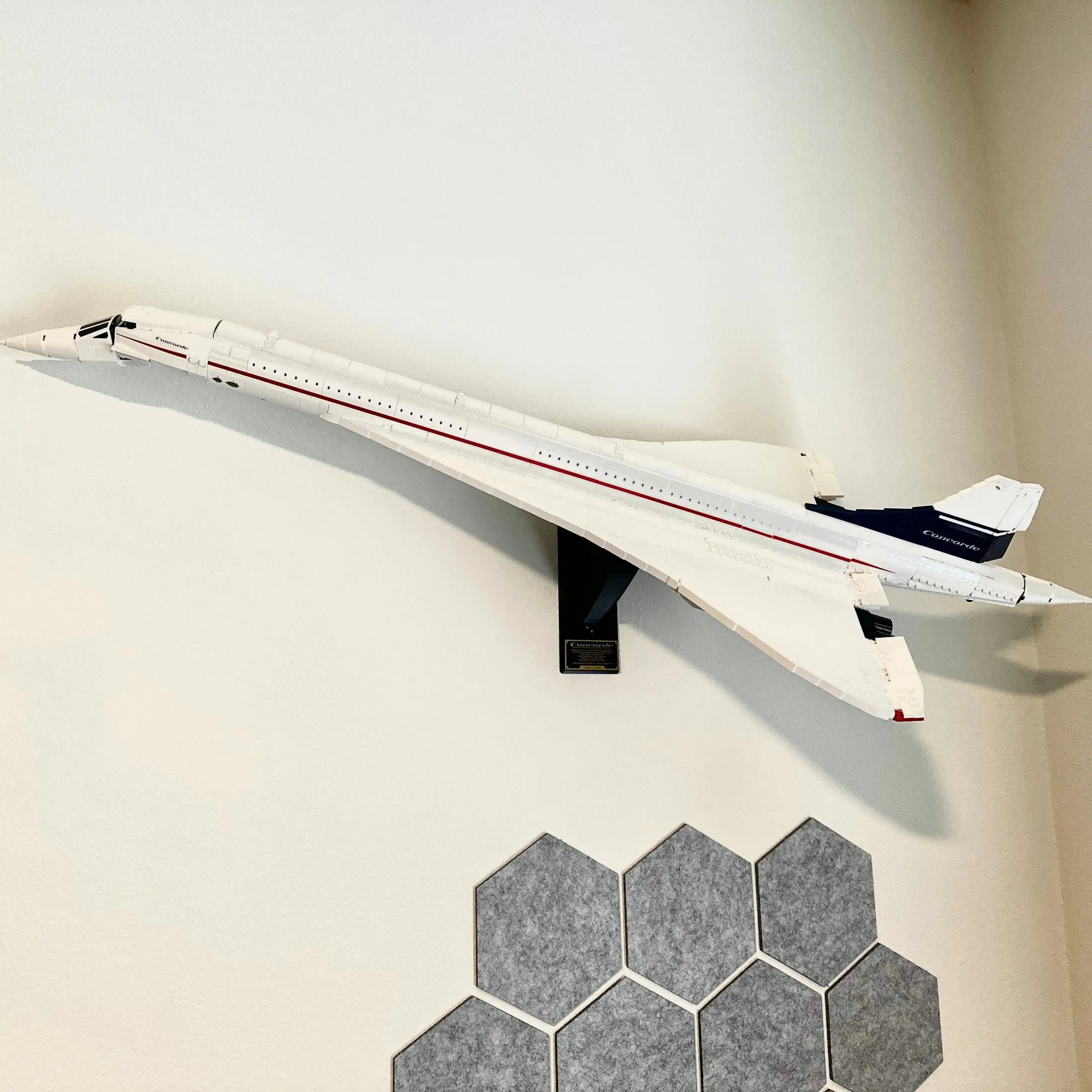 Wall display stand with nameplate slot for LEGO 10318 Concorde building blocks
Wall display stand with nameplate slot for LEGO 10318 Concorde building blocks
