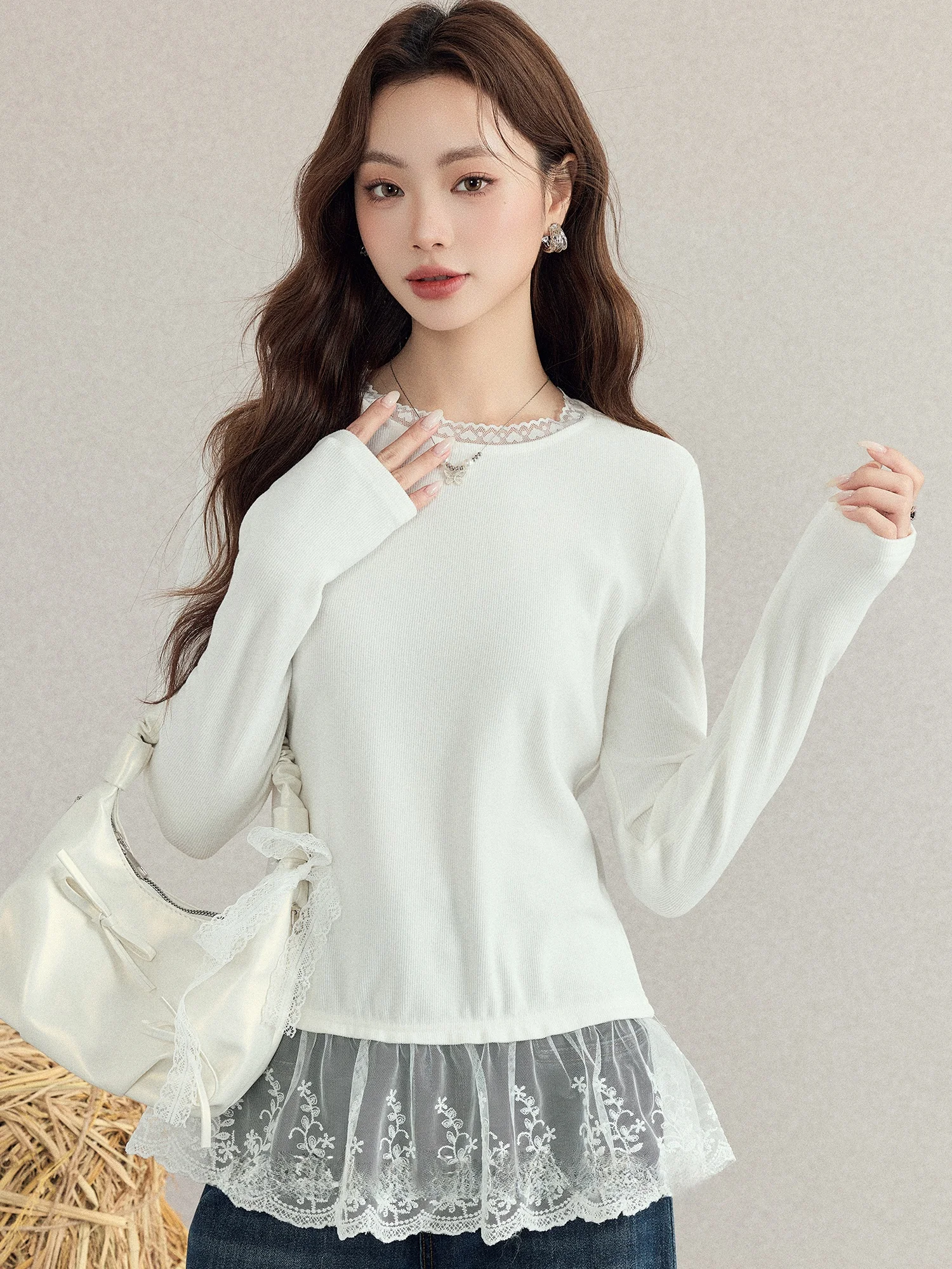 Sweet Lace Trim Base irt Women's Long Sve T-irt Inner Wear Underwear Top Ladies Stand Fit Fall Season Pure Color
Sweet Lace Trim Base irt Women's Long Sve T-irt Inner Wear Underwear Top Ladies Stand Fit Fall Season Pure Color