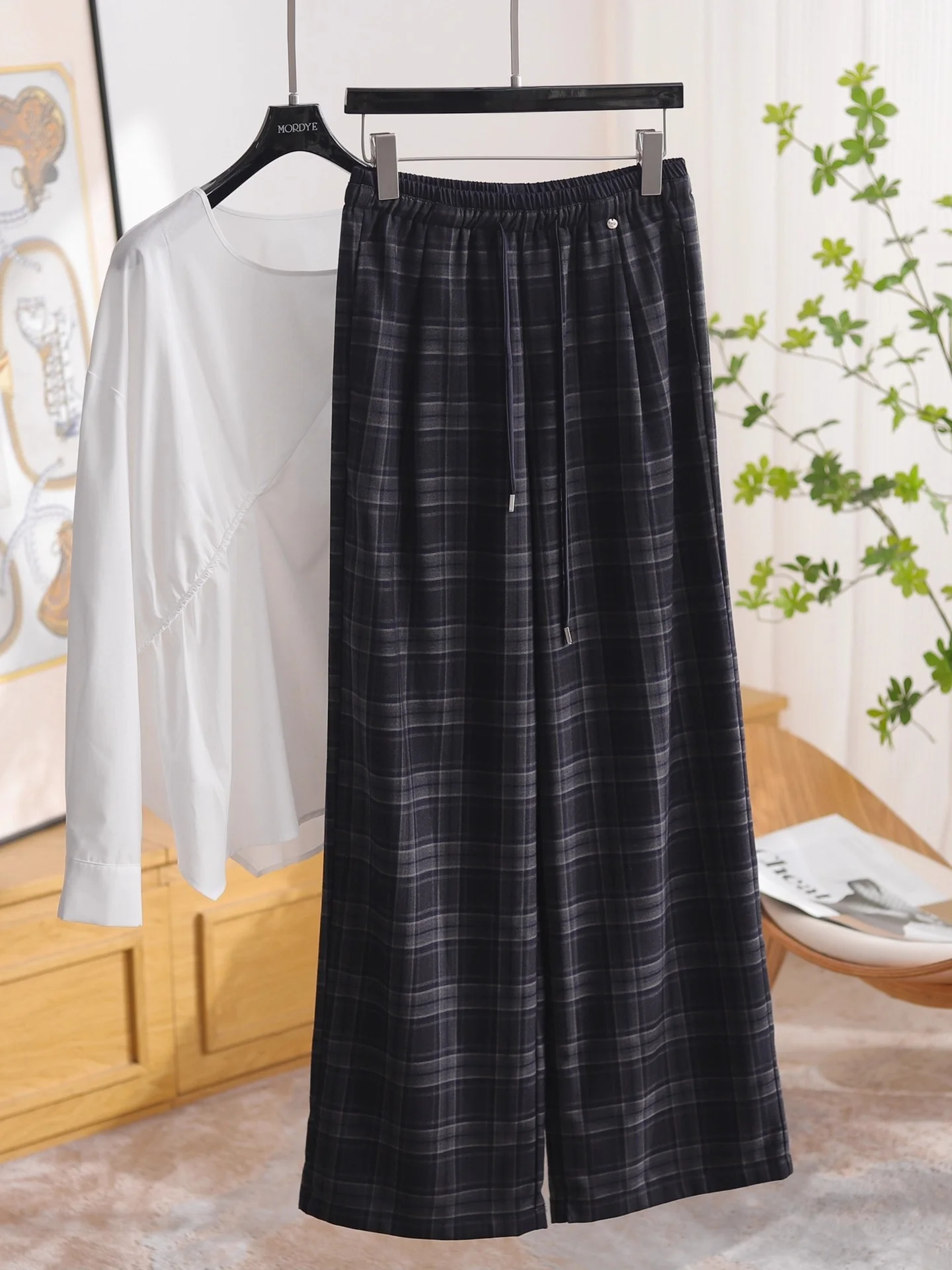 British Vintage Preppy Blue Plaid Elastic Waist Casual Pants High Waist Cotton Straight Leg Loose Fit Women's Fashion Trousers
British Vintage Preppy Blue Plaid Elastic Waist Casual Pants High Waist Cotton Straight Leg Loose Fit Women's Fashion Trousers