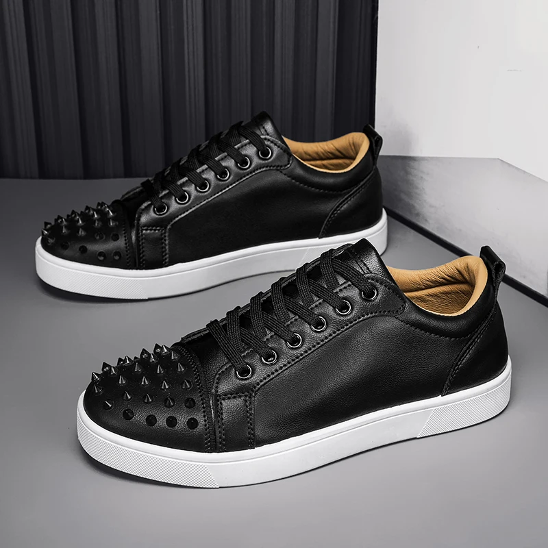 Fashion New Rivet Shoes Men Punk Leather Flat Mens Designer Shoes Comfortable Low Cut Skateboard Shoes for Men zapatos de hombre
Fashion New Rivet Shoes Men Punk Leather Flat Mens Designer Shoes Comfortable Low Cut Skateboard Shoes for Men zapatos de hombre