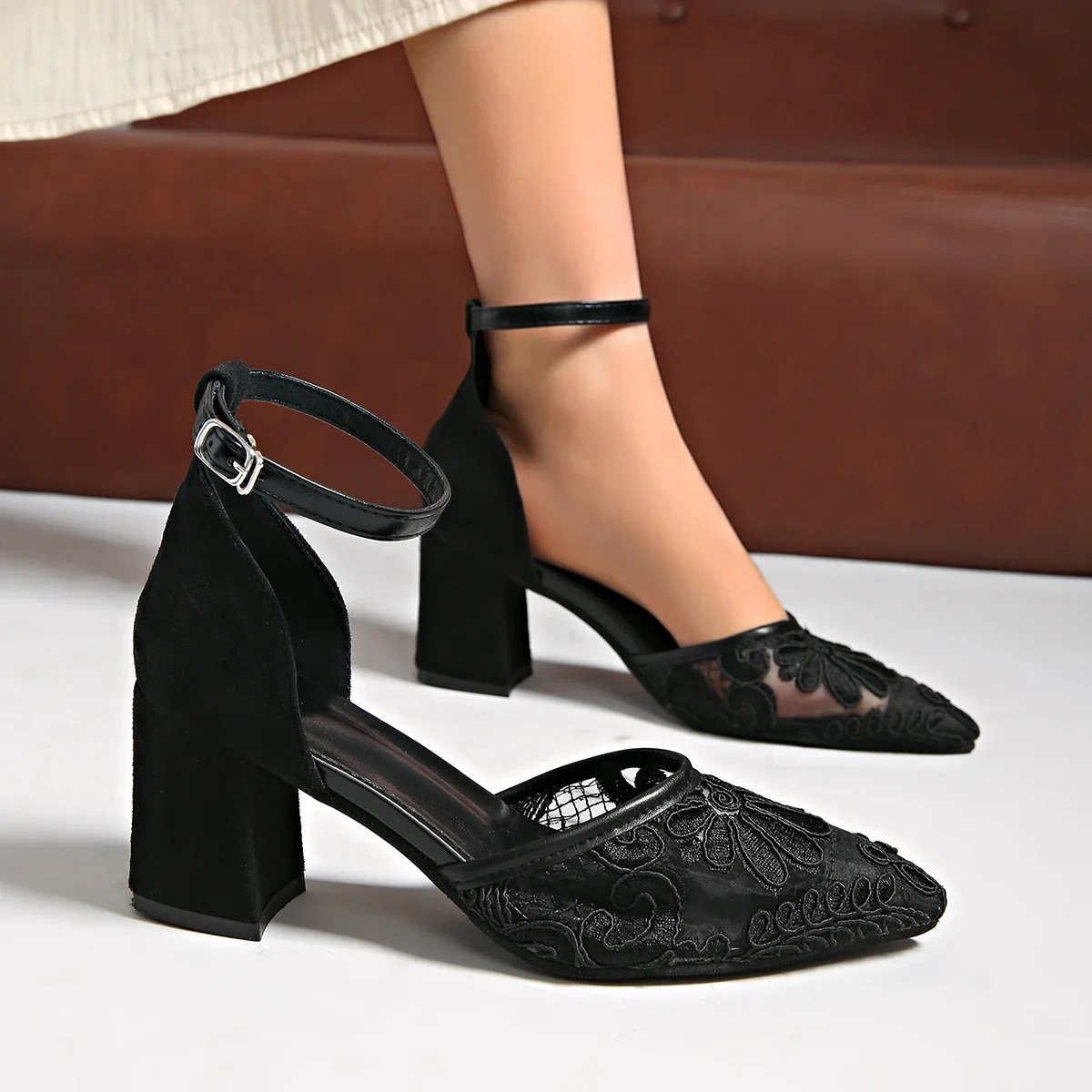 Summer Women Closed Toe Sandals Flat Mid Heel Chunky Heel PU Leather Shoes Hollow Mesh Soft Bottom Mom Shoes Plus Size 41 42
Summer Women Closed Toe Sandals Flat Mid Heel Chunky Heel PU Leather Shoes Hollow Mesh Soft Bottom Mom Shoes Plus Size 41 42