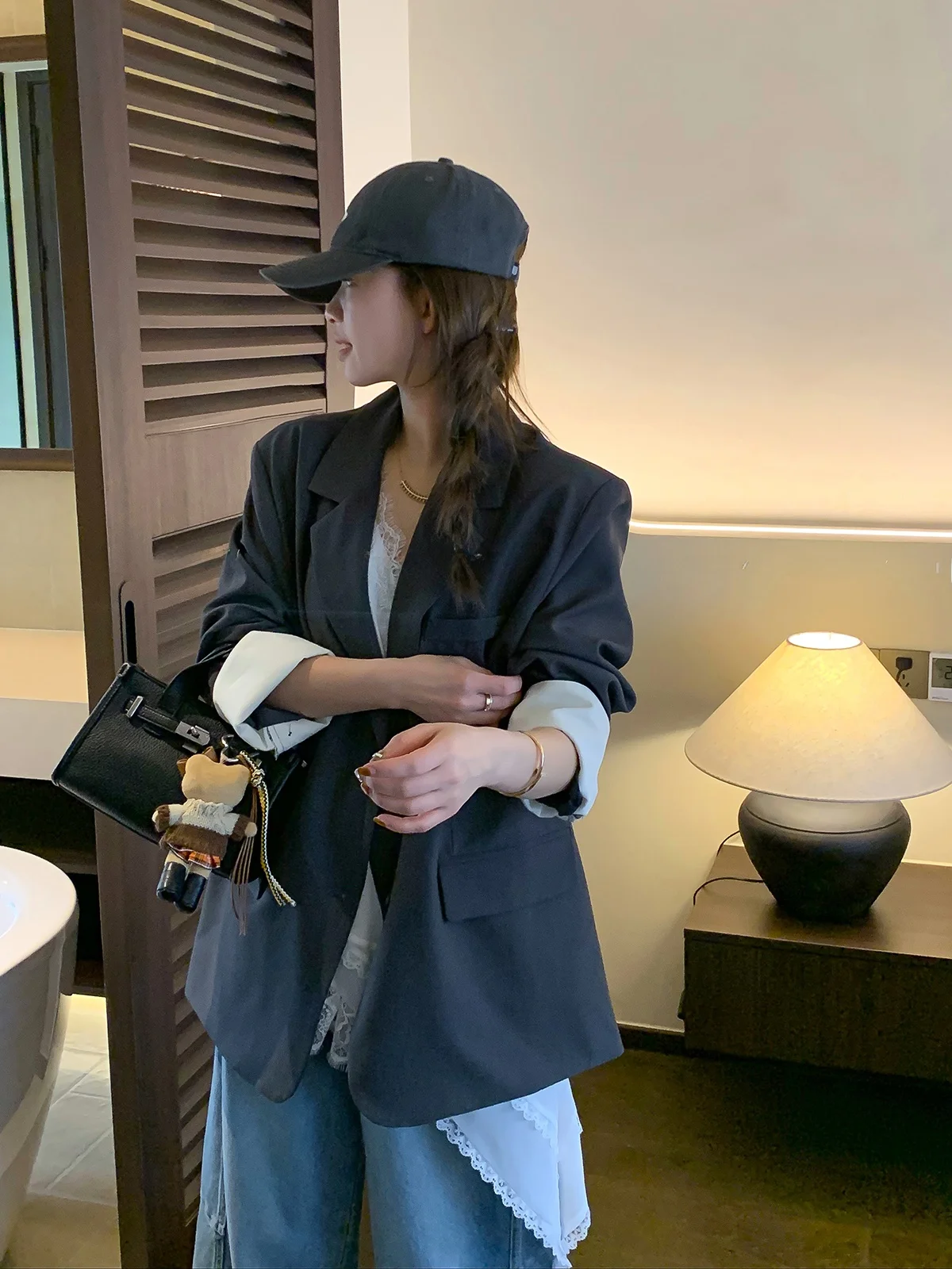 Deep Grey Loose Women's Suit Jacket Love Devil Fish Style Commute Wind V-Neck Button Long Sleeve Regular Length Spring 2026
Deep Grey Loose Women's Suit Jacket Love Devil Fish Style Commute Wind V-Neck Button Long Sleeve Regular Length Spring 2026