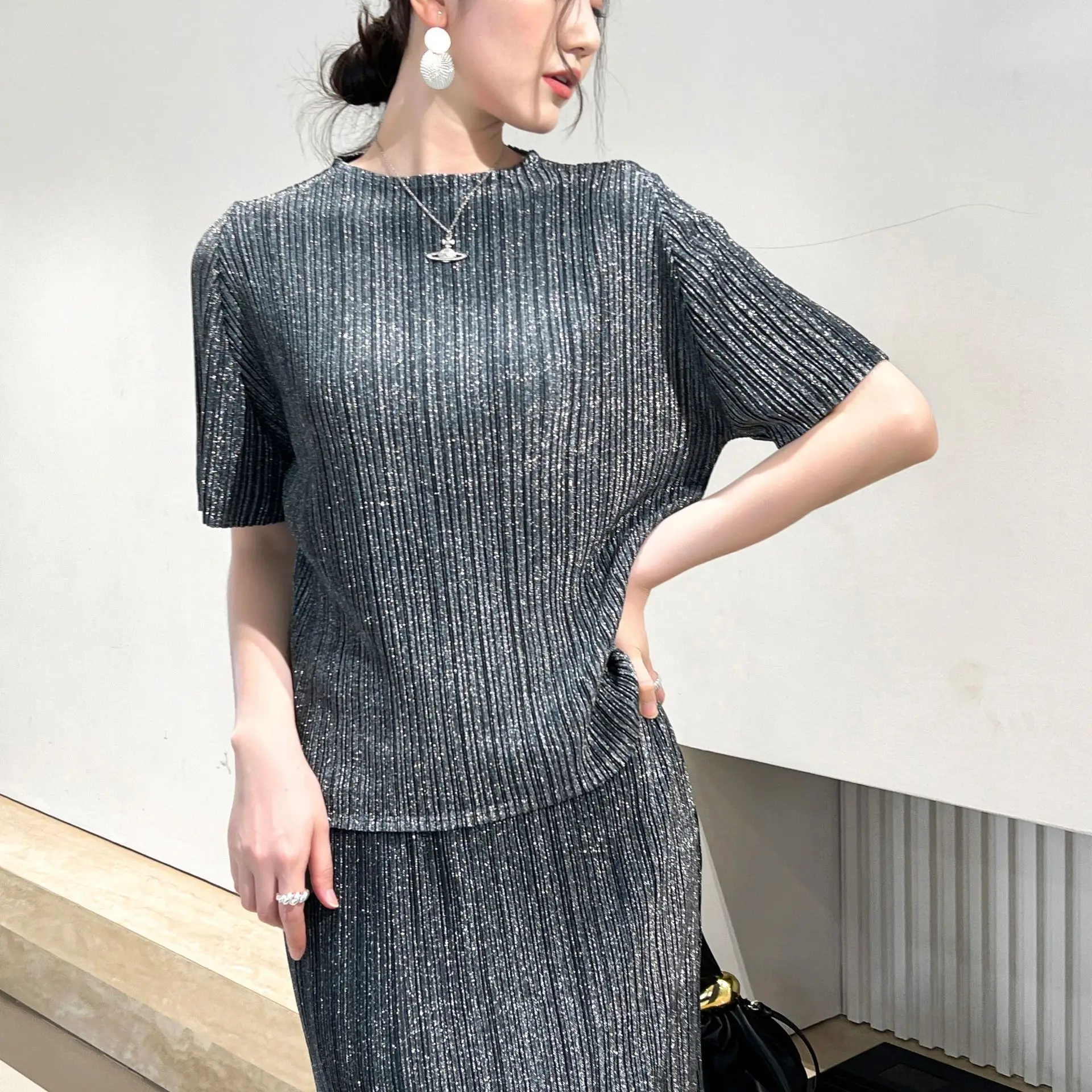 Miyake 2025 Summer T-shirt Women's High-end Pleated Versatile Loose Pleated Glitter Fabric Plisse Casual Pleats Fashion SkirtSet
Miyake 2025 Summer T-shirt Women's High-end Pleated Versatile Loose Pleated Glitter Fabric Plisse Casual Pleats Fashion SkirtSet