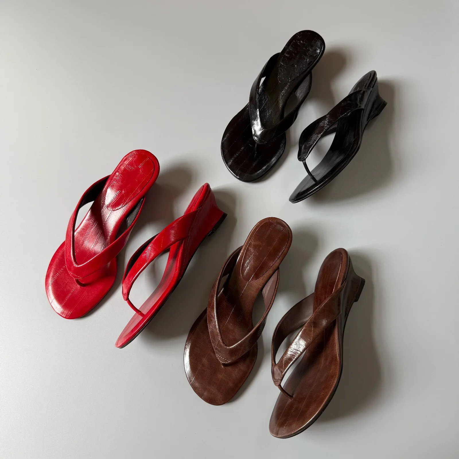 Dave&di Minimalist French Lazy Irregular Slope Heel Flip Flops Slippers Oil Wax Embossed Cowhide Leakage Toe Sandals Shoes Woman
Dave&di Minimalist French Lazy Irregular Slope Heel Flip Flops Slippers Oil Wax Embossed Cowhide Leakage Toe Sandals Shoes Woman