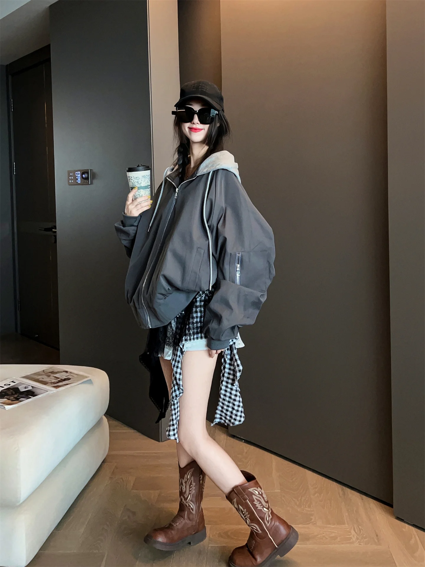 MRS AO Faionable Hooded ort Jaet Women's Early Autumn 2025 New Loose Casual Versatile Baseball Sle Top Trendy
MRS AO Faionable Hooded ort Jaet Women's Early Autumn 2025 New Loose Casual Versatile Baseball Sle Top Trendy