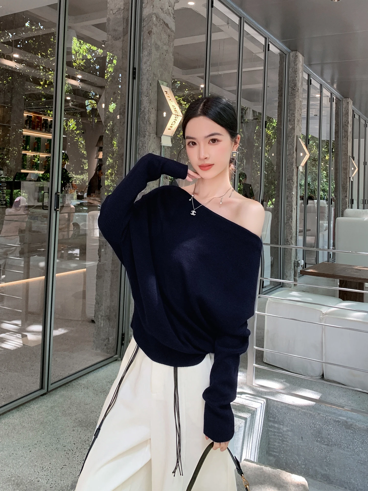 Свободный повседневный вязаный свитер женский с открытыми плечами, из смесовой шерсти, синий, весна-лето, модный, для работы, из полиэфирного волокна
Свободный повседневный вязаный свитер женский с открытыми плечами, из смесовой шерсти, синий, весна-лето, модный, для работы, из полиэфирного волокна