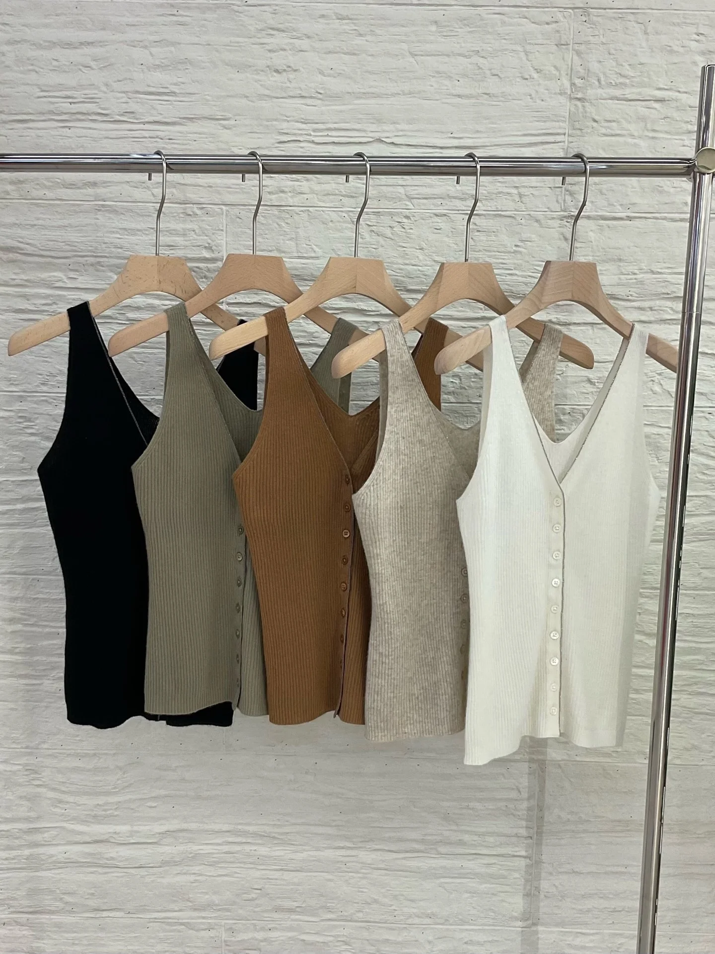 Женский вязаный жилет Camere с v-образным вырезом на бретельках, простой топ, универсальная эластичная повседневная одежда
Женский вязаный жилет Camere с v-образным вырезом на бретельках, простой топ, универсальная эластичная повседневная одежда