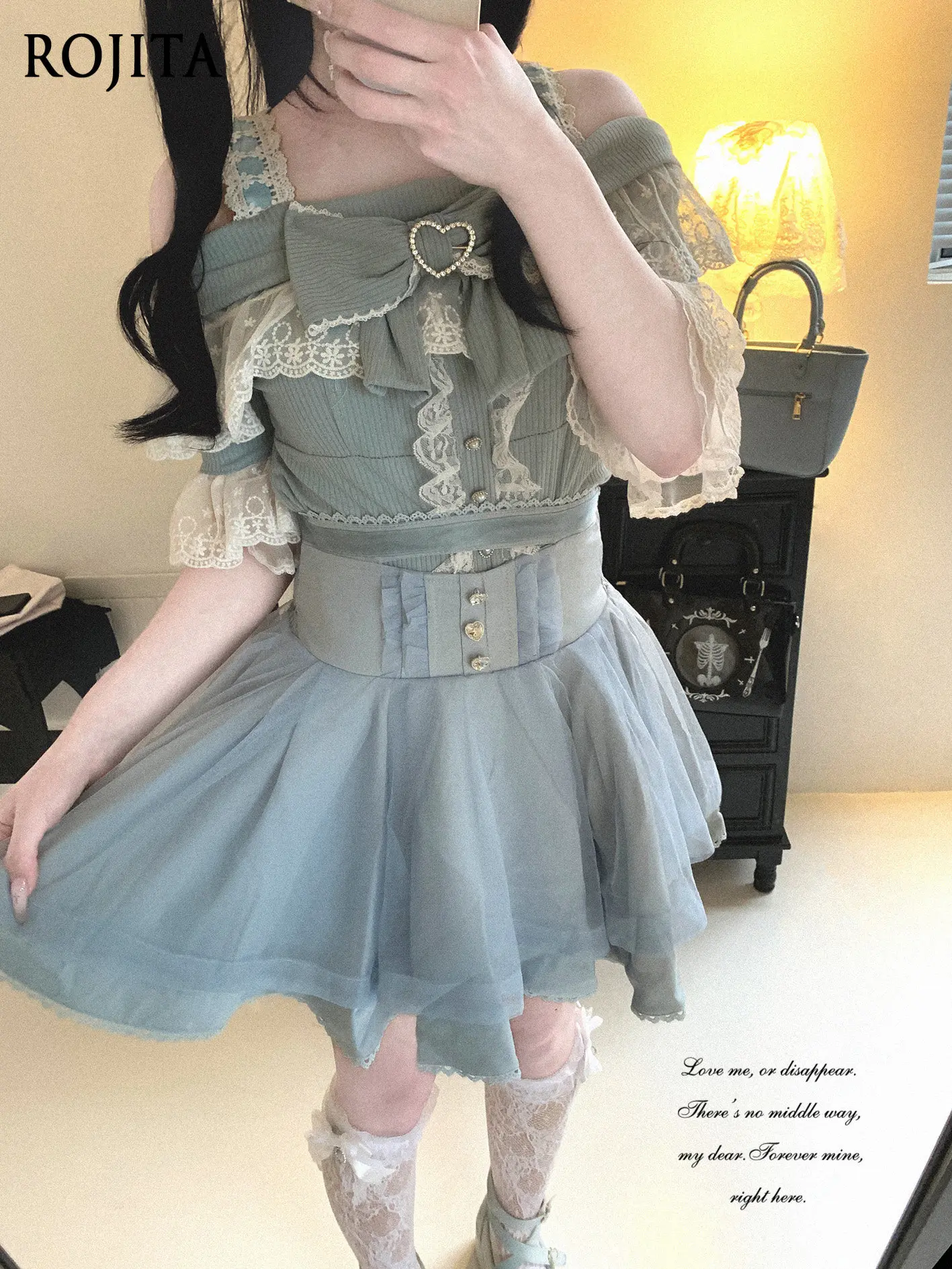 Y2K Off-Shoulder Lace Trim Top Sweet Lolita Bow Heart Detail Short-sleeved Top Japanese Harajuku Sweet Shirt
Y2K Off-Shoulder Lace Trim Top Sweet Lolita Bow Heart Detail Short-sleeved Top Japanese Harajuku Sweet Shirt