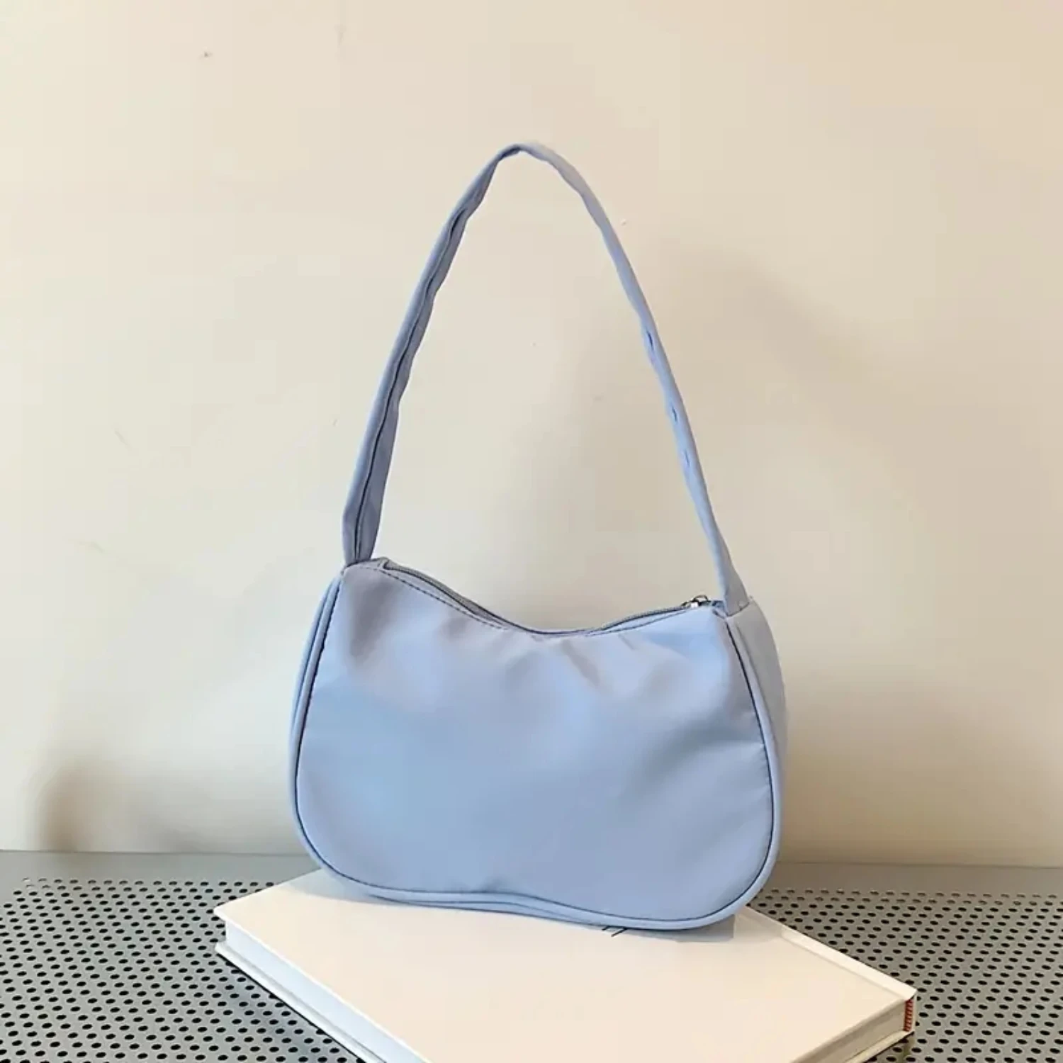 Elegant Solid Color Shoulder Bag, Women's Trendy Zipper Purse, Simple Nylon Baguette Bag
Elegant Solid Color Shoulder Bag, Women's Trendy Zipper Purse, Simple Nylon Baguette Bag