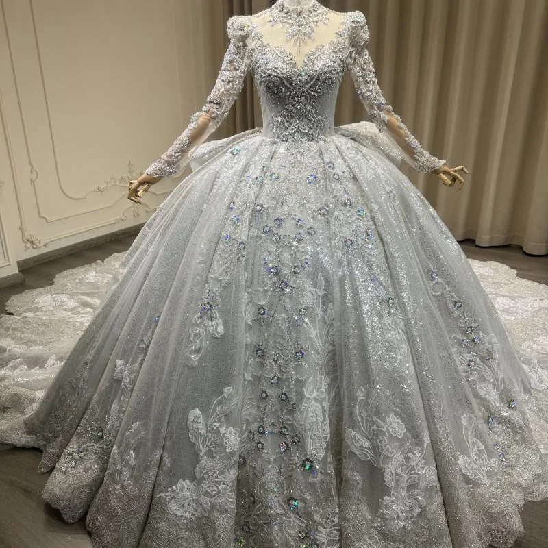 2024 new round-neck long-sleeved heavy industry luxury backless large tail bride wedding dress
2024 new round-neck long-sleeved heavy industry luxury backless large tail bride wedding dress