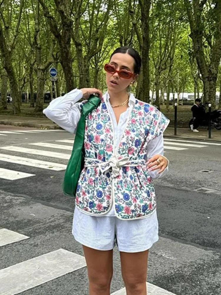 Fashion Flower Printed Cotton Vest Women Chic Sleeveless Cardigan Waistcoat With Belt 2024 New Autumn Lady High Street Warm Tops
Fashion Flower Printed Cotton Vest Women Chic Sleeveless Cardigan Waistcoat With Belt 2024 New Autumn Lady High Street Warm Tops