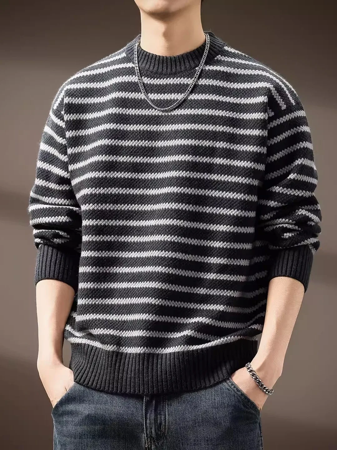 Мужской пуловер с круглым вырезом, повседневный, с длинными рукавами, в полоску, удобный, весенне-осенний, из высококачественного полиэфирного волокна
Мужской пуловер с круглым вырезом, повседневный, с длинными рукавами, в полоску, удобный, весенне-осенний, из высококачественного полиэфирного волокна