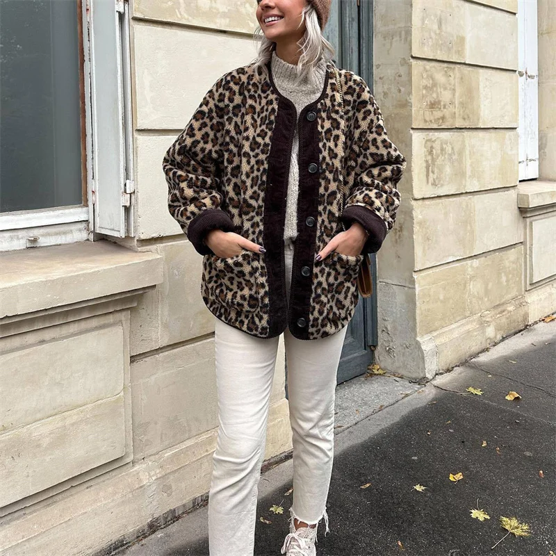 Woman Vintage Leopard Lambhair Jacket 2023 Winter Female Fashion Loose Thick Coats Ladies High Street Warm O Neck Jackets
Woman Vintage Leopard Lambhair Jacket 2023 Winter Female Fashion Loose Thick Coats Ladies High Street Warm O Neck Jackets