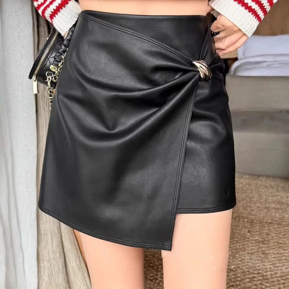Новая корейская версия короткой юбки из искусственной кожи с асимметричным кроем, модная юбка для женщин
Новая корейская версия короткой юбки из искусственной кожи с асимметричным кроем, модная юбка для женщин