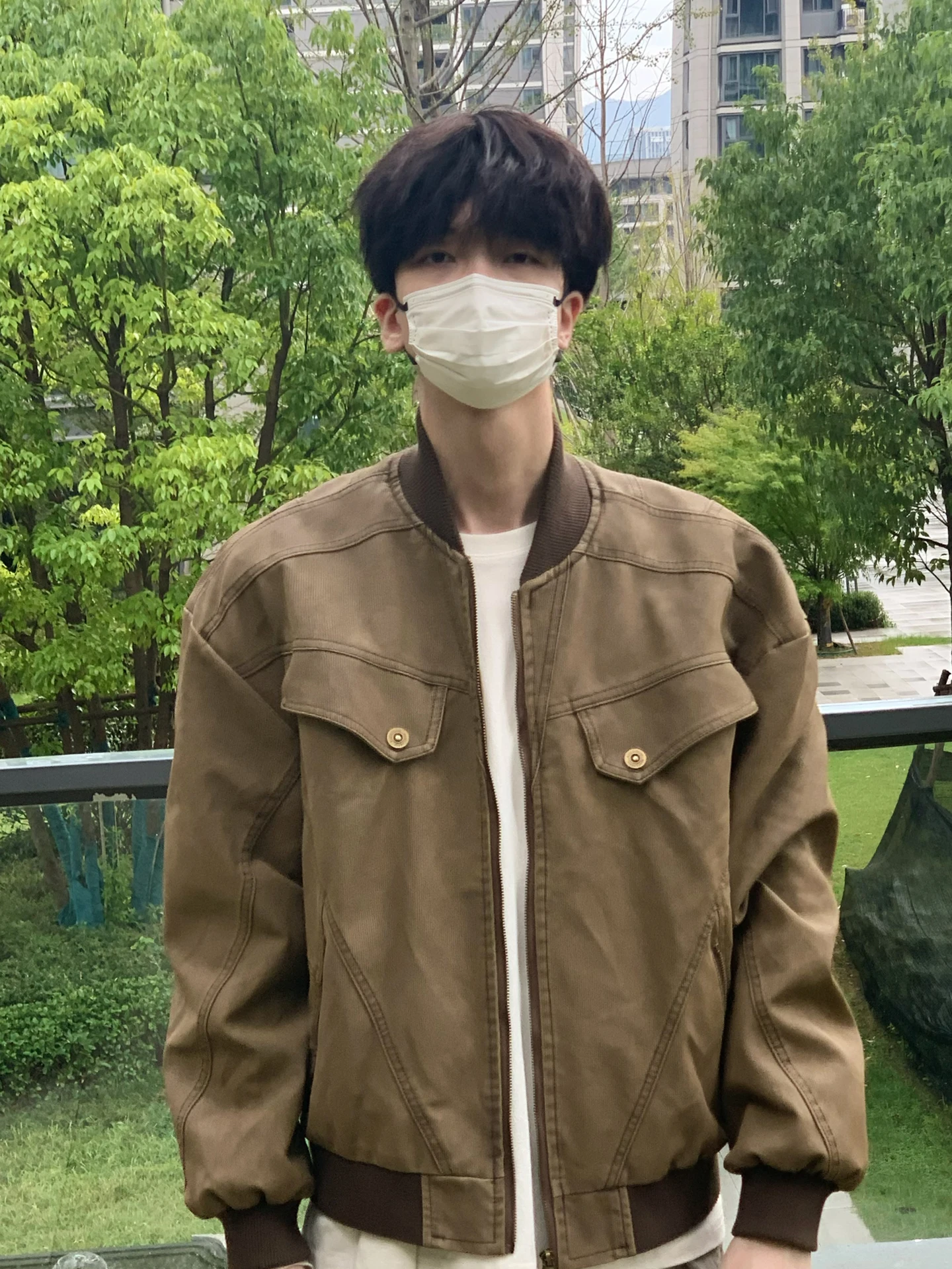 Brown ort Flight Jaet for Men Autumn Season Casual Sle Breathable Zipper Closure Outerwear Youth Trend Loose Fit Jaet
Brown ort Flight Jaet for Men Autumn Season Casual Sle Breathable Zipper Closure Outerwear Youth Trend Loose Fit Jaet