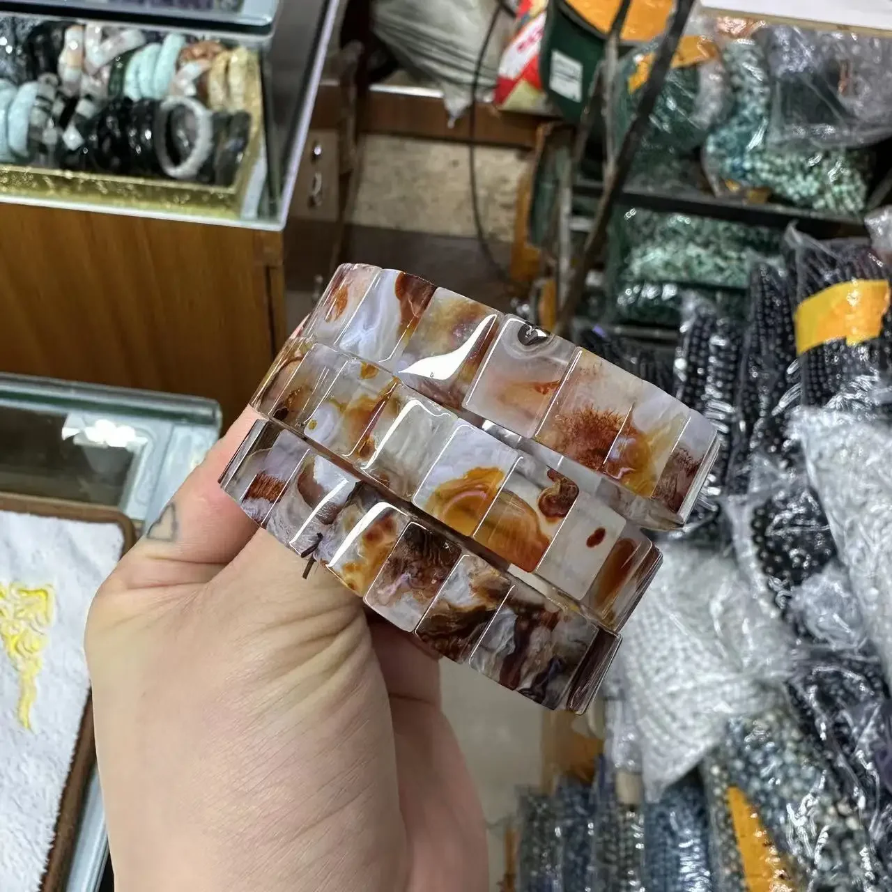 Новый мексиканский огонь, агат, каменные бусины, Искусственный драгоценный камень, ювелирные изделия, браслет, рождественский подарок, оптовая продажа!
Новый мексиканский огонь, агат, каменные бусины, Искусственный драгоценный камень, ювелирные изделия, браслет, рождественский подарок, оптовая продажа!