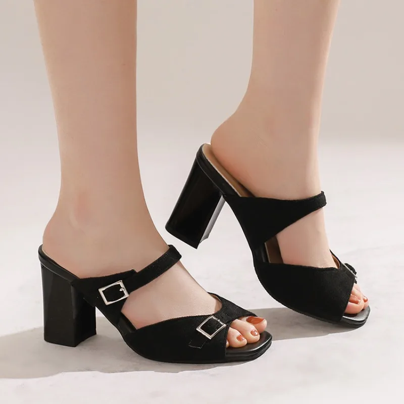 2026 Casual Summer Fashion Thick Soled High-heeled Slippers with Metal Buckle Women's Sandals Sizes 32-50
2026 Casual Summer Fashion Thick Soled High-heeled Slippers with Metal Buckle Women's Sandals Sizes 32-50