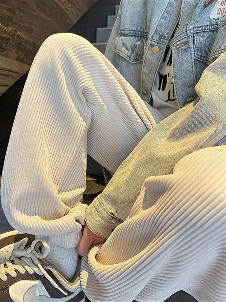 Мужские вельветовые повседневные брюки свободного кроя в американском стиле, осенние новые спортивные штаны, модные брендовые брюки с эластичным поясом, длинные брюки
Мужские вельветовые повседневные брюки свободного кроя в американском стиле, осенние новые спортивные штаны, модные брендовые брюки с эластичным поясом, длинные брюки