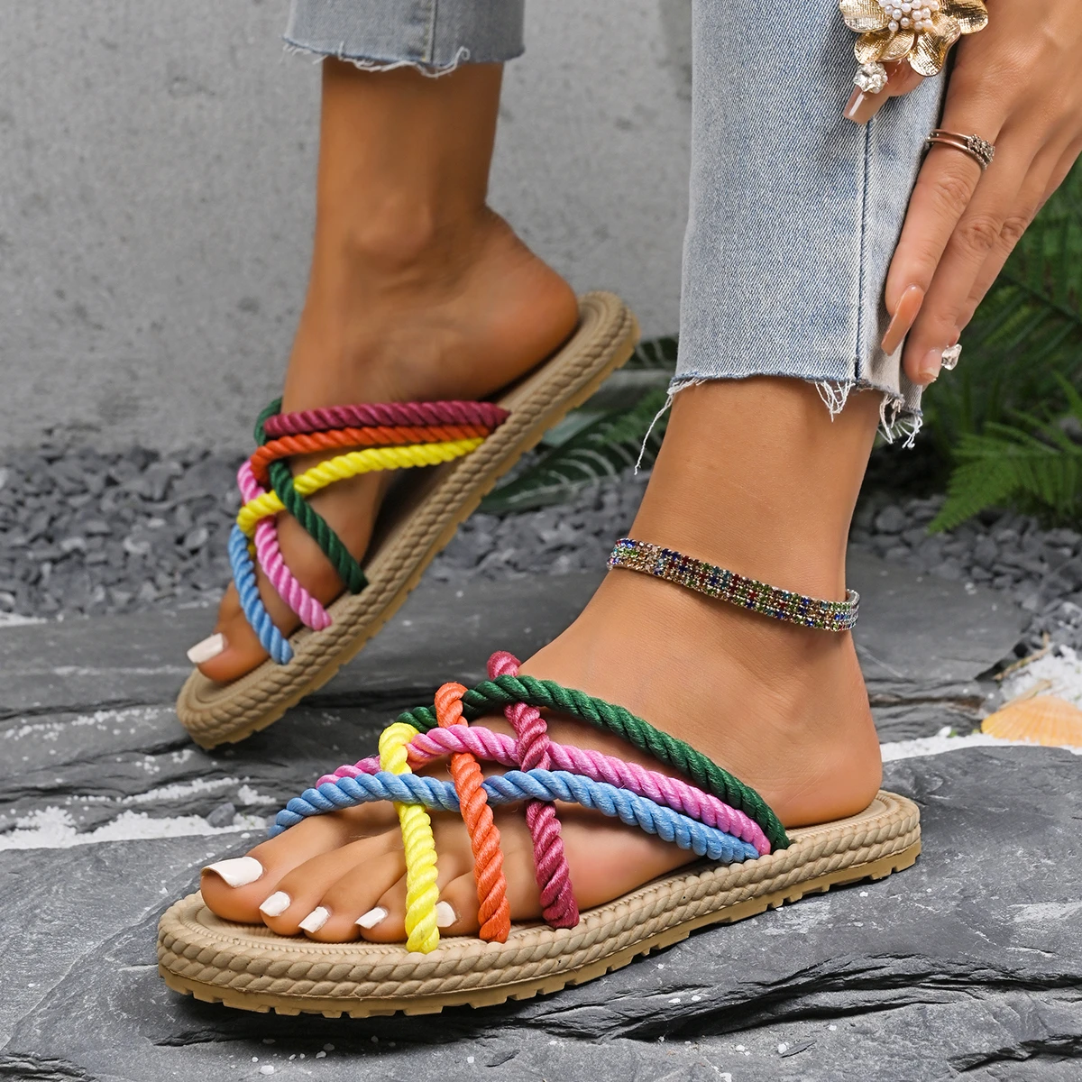 Летние женские тапочки, новинка 2024, уличная обувь без шнуровки, римские пляжные сандалии ручной работы, тканые веревочные стильные тапочки, домашние шлепанцы, женские шлепанцы
Летние женские тапочки, новинка 2024, уличная обувь без шнуровки, римские пляжные сандалии ручной работы, тканые веревочные стильные тапочки, домашние шлепанцы, женские шлепанцы