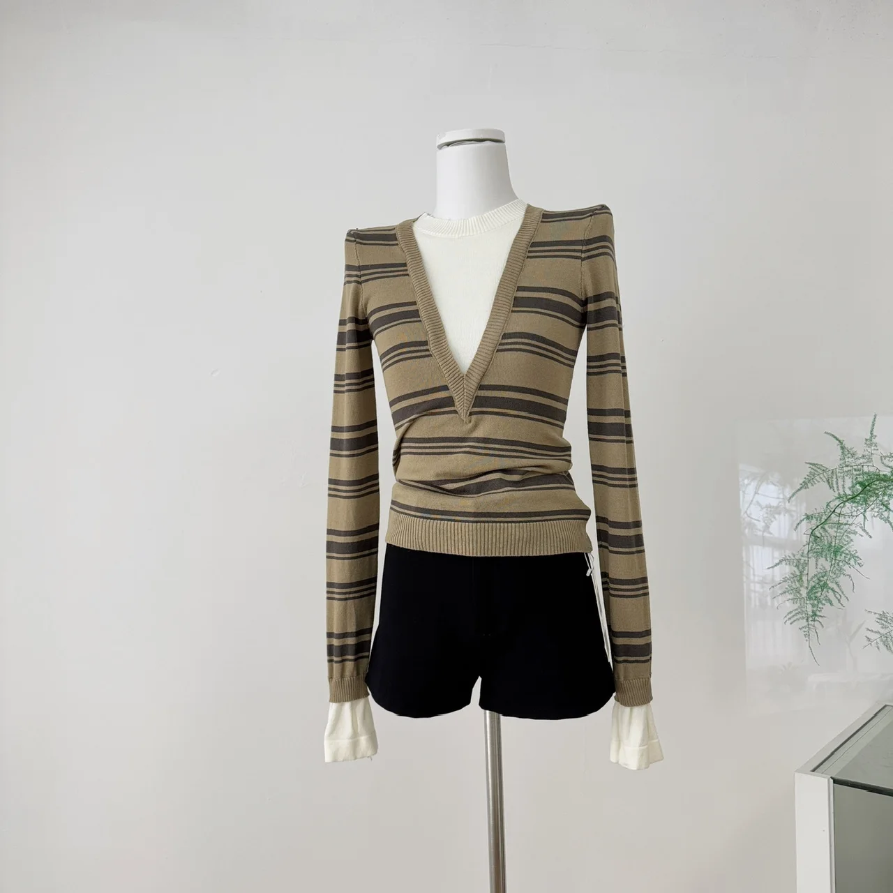 High-End Women's Striped Casual Knitwear Deep V-Neck Pullover Sweater Fake Two-Piece Slim Fit Comfortable Tops F85
High-End Women's Striped Casual Knitwear Deep V-Neck Pullover Sweater Fake Two-Piece Slim Fit Comfortable Tops F85
