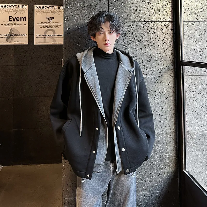 Американский ретро сращенный кардиган с капюшоном, мужской модный брендовый осенний универсальный повседневный топ, верхняя одежда, свободная посадка Faion Urban Sle
Американский ретро сращенный кардиган с капюшоном, мужской модный брендовый осенний универсальный повседневный топ, верхняя одежда, свободная посадка Faion Urban Sle