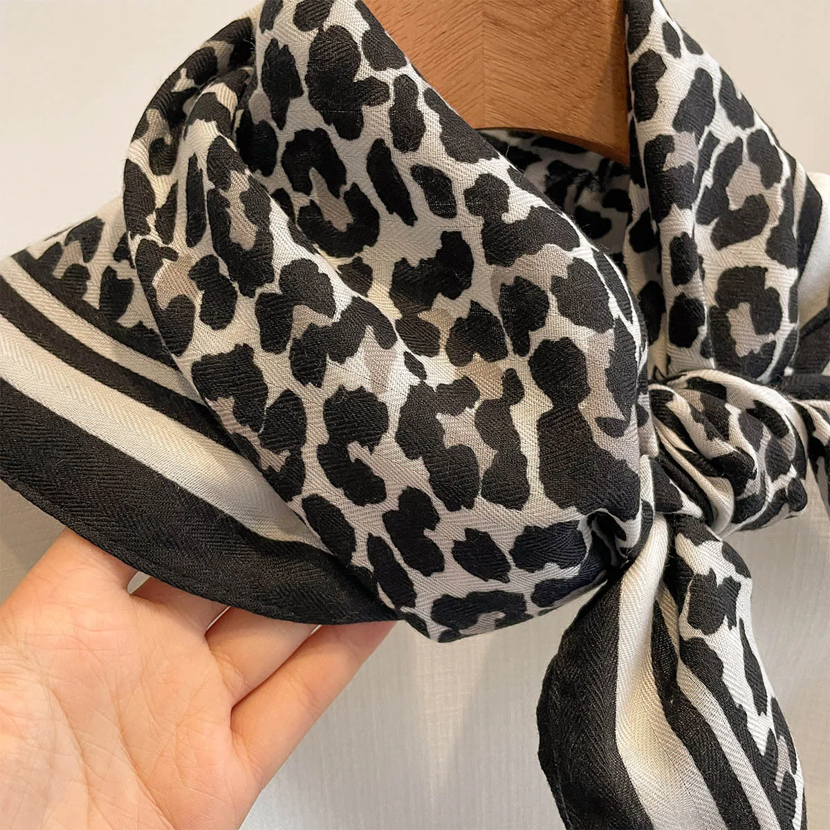 Fashion Cotton Scarf for Women leopard print Hair Ribbons Headbands Bandana Female Bag Wrist Wrap Neckerchief Foulard Neck Ties
Fashion Cotton Scarf for Women leopard print Hair Ribbons Headbands Bandana Female Bag Wrist Wrap Neckerchief Foulard Neck Ties