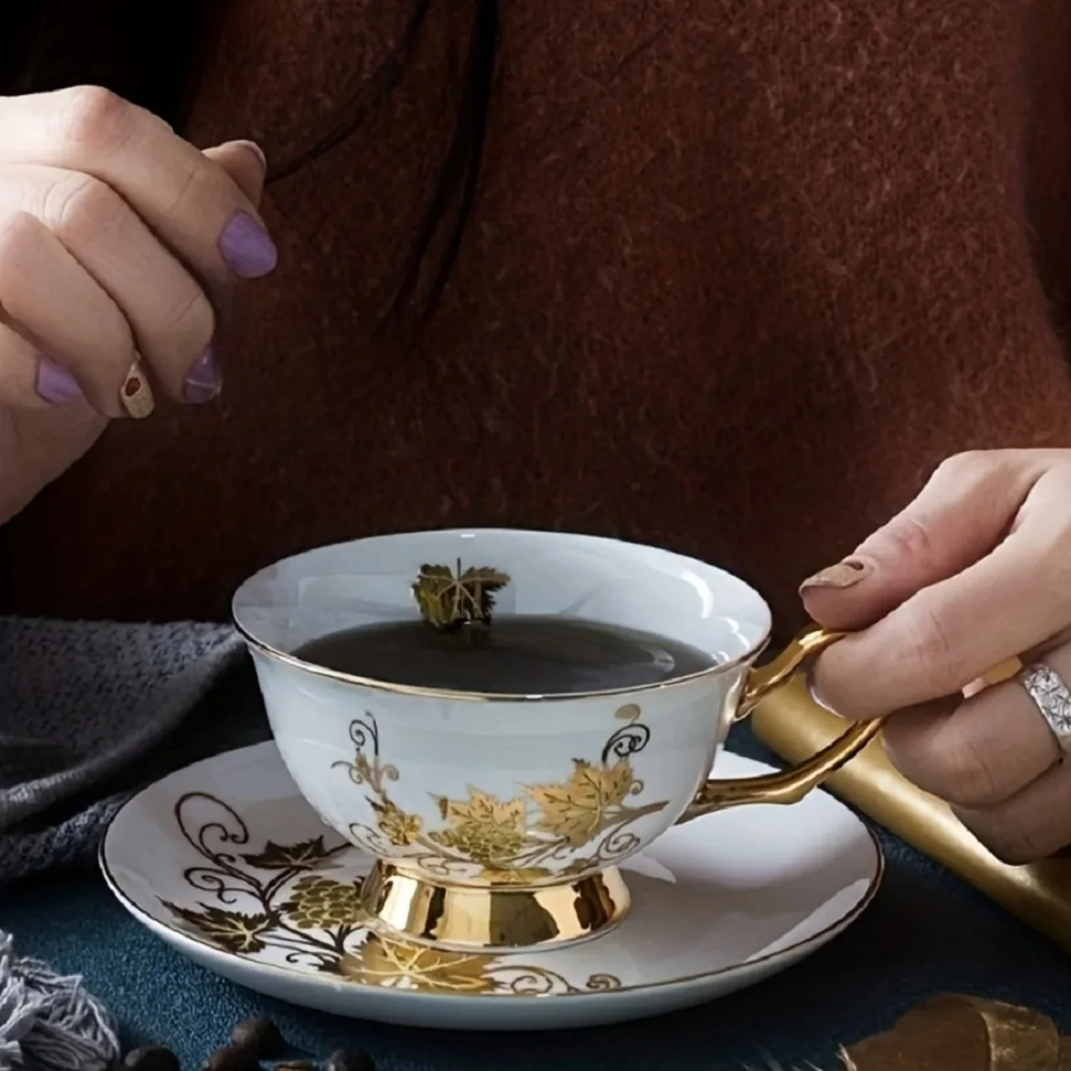 1 set Elegant Pastoral Ceramic Tea Cup Set with Saucer and Spoon - 6.76oz Porcelain Teacup and Cafe Espresso Cup
1 set Elegant Pastoral Ceramic Tea Cup Set with Saucer and Spoon - 6.76oz Porcelain Teacup and Cafe Espresso Cup