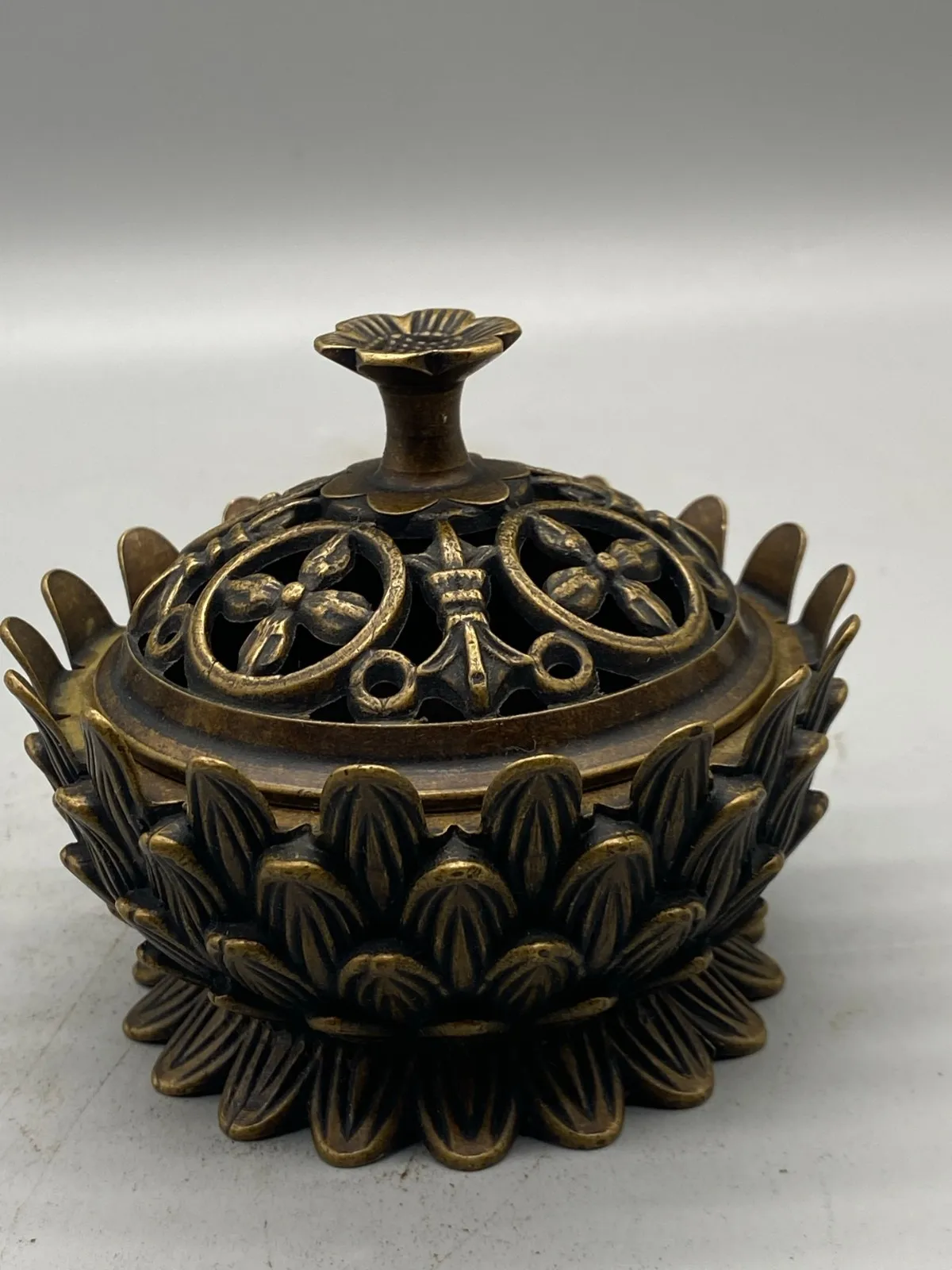 Antique Pure Copper Lotus Diamond Rod Smoker
Antique Pure Copper Lotus Diamond Rod Smoker