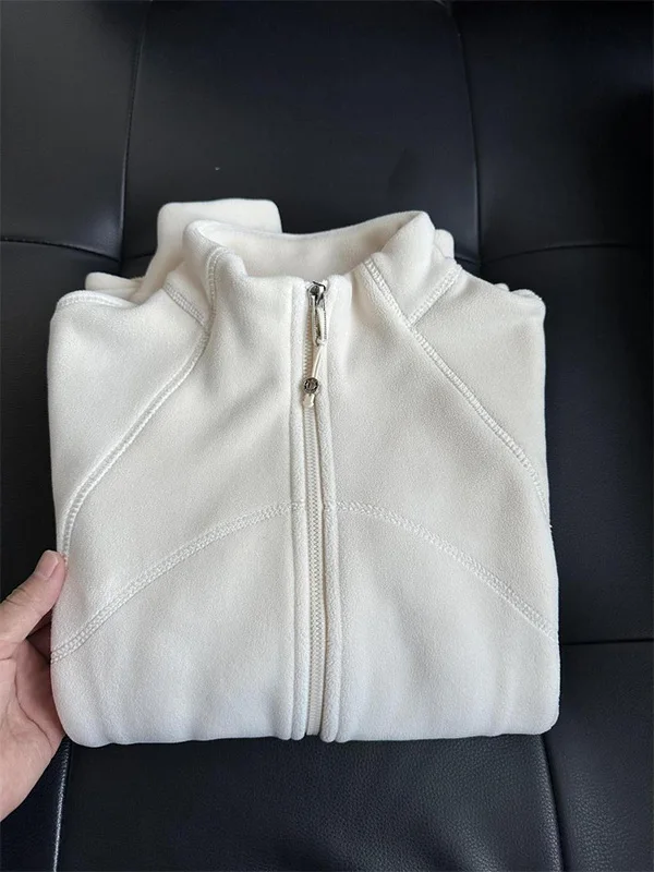 Women's Stand Collar Thickened Fleece Short Sweater Cardigan Slim Fit Autumn Winter Fashion Outerwear Jacket Zipper Closure
Women's Stand Collar Thickened Fleece Short Sweater Cardigan Slim Fit Autumn Winter Fashion Outerwear Jacket Zipper Closure