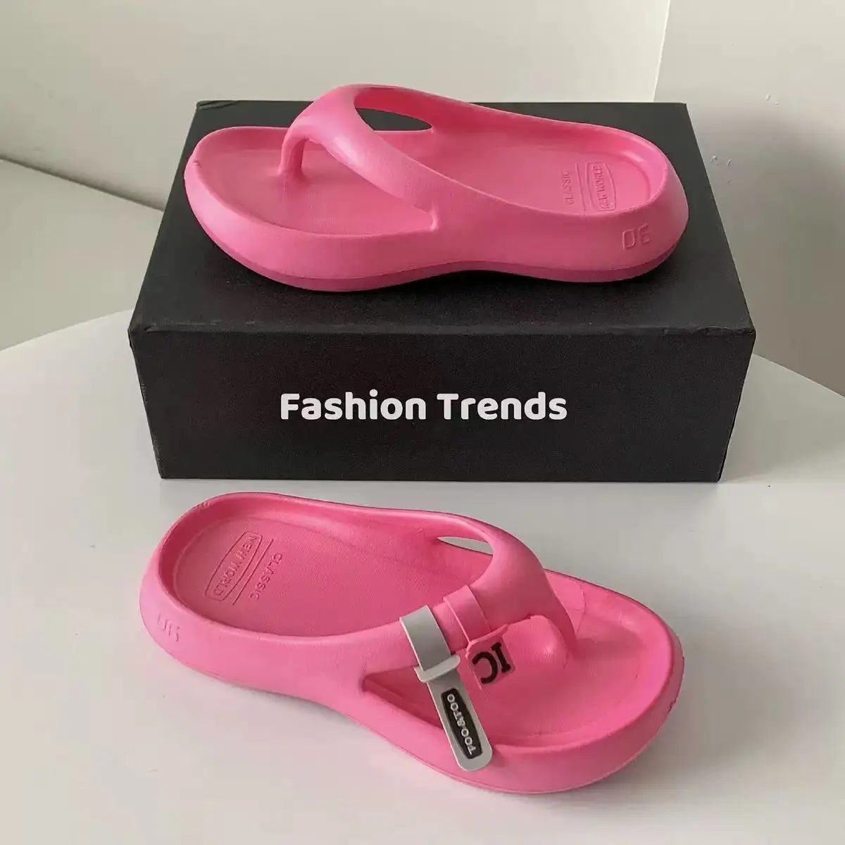 Comfortable Thick-soled Female Flip Flops Waterproof Platform Women's Summer Footwear Outdoor Heeled Beach Shoes Ladies Slippers
Comfortable Thick-soled Female Flip Flops Waterproof Platform Women's Summer Footwear Outdoor Heeled Beach Shoes Ladies Slippers