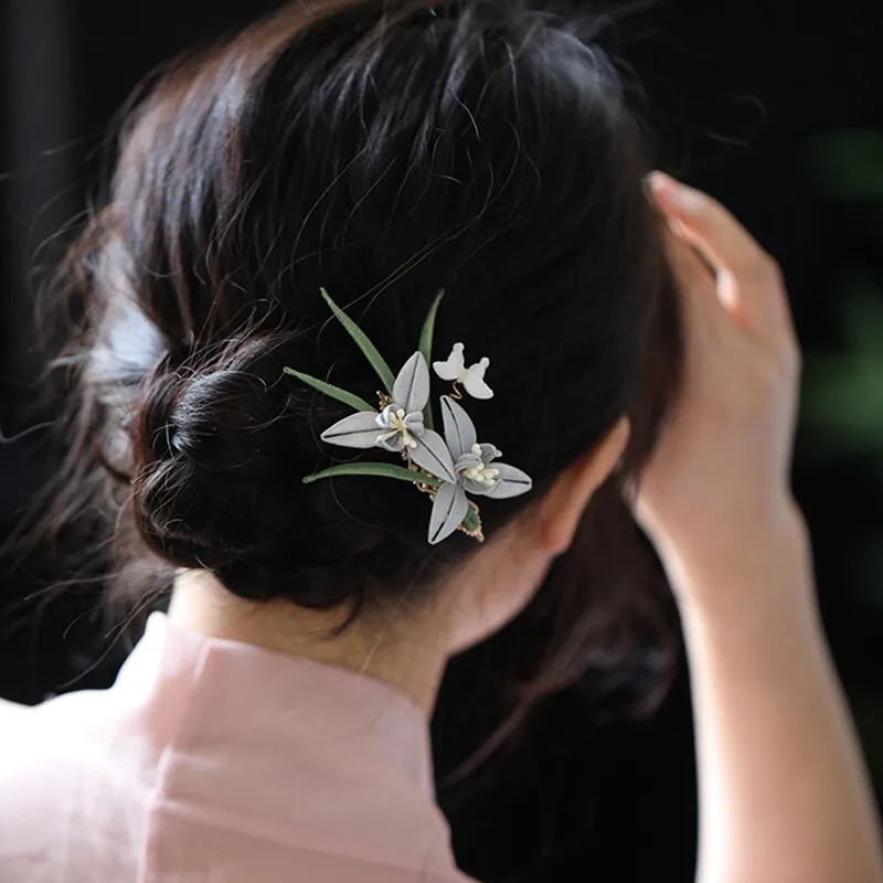 Guofeng headdress handmade flower-wrapped hairpin edge clip Song Hanfu cheongsam headdress daily Chinese matching clip ancient s
Guofeng headdress handmade flower-wrapped hairpin edge clip Song Hanfu cheongsam headdress daily Chinese matching clip ancient s