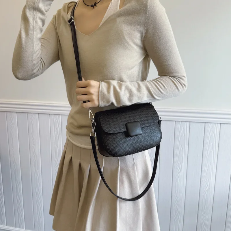 2025 New Trendy Small Crossbody Bag Women Casual Grained Leather Shoulder Purse Fashion Versatile Bag Cute Stylish
2025 New Trendy Small Crossbody Bag Women Casual Grained Leather Shoulder Purse Fashion Versatile Bag Cute Stylish
