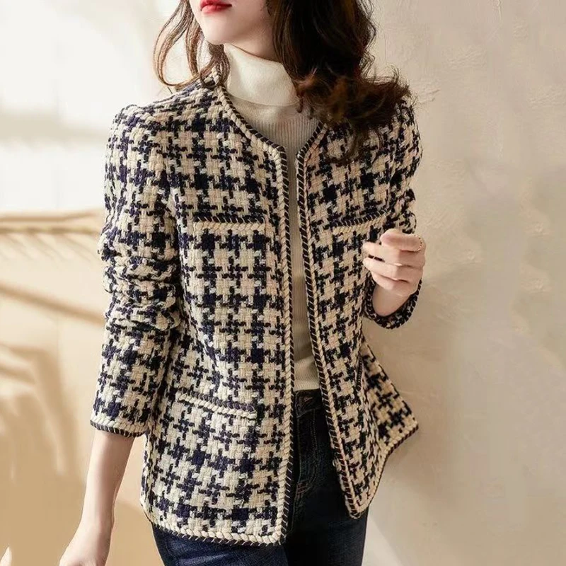 2023 Autumn Winter Formal Tweed Jacket Women Outwear Fashion Loose Round Neck Single-Breasted Woolen Coat Short Tops Streetwear
2023 Autumn Winter Formal Tweed Jacket Women Outwear Fashion Loose Round Neck Single-Breasted Woolen Coat Short Tops Streetwear