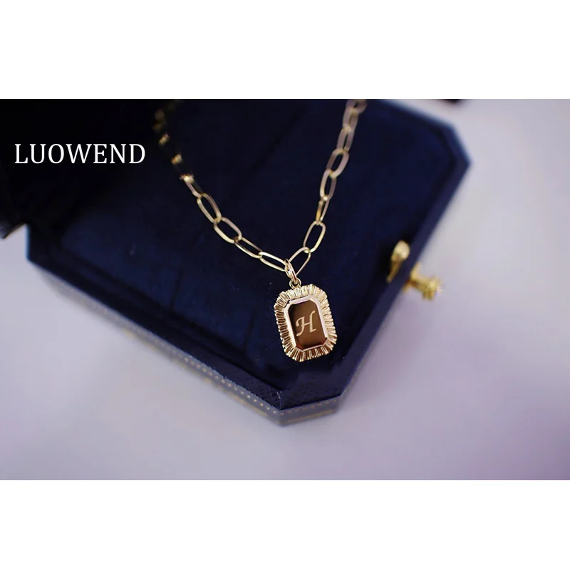 LUOWEND 100% 18-каратное желтое золото, кулон в винтажном стиле, модное изысканное ожерелье в форме буквы, кулон для женщин, ювелирные изделия для высокой вечеринки
LUOWEND 100% 18-каратное желтое золото, кулон в винтажном стиле, модное изысканное ожерелье в форме буквы, кулон для женщин, ювелирные изделия для высокой вечеринки