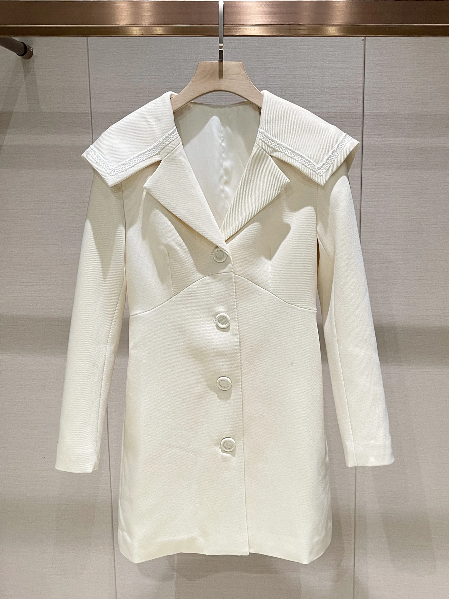 Anti-Aging Winter Long Sleeve Suit Collar Casual Coat Women's Fashion Straight Cut Buttoned Outerwear Elegant Chic Lady's Coat
Anti-Aging Winter Long Sleeve Suit Collar Casual Coat Women's Fashion Straight Cut Buttoned Outerwear Elegant Chic Lady's Coat