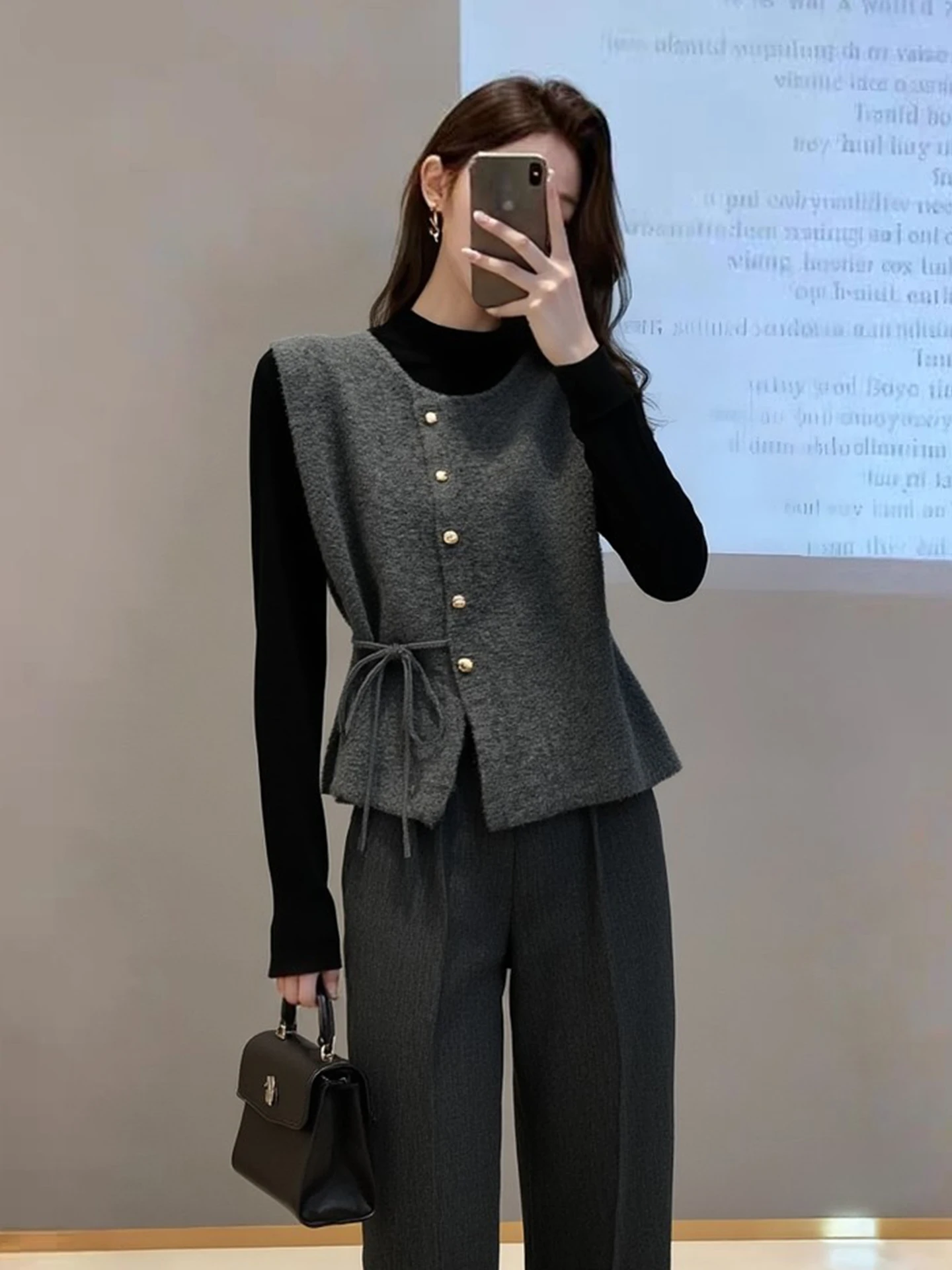 Elegant Knitted Sleeveless Vest Commute Design Trendy Fashion Versatile Knitwear Shoulder Top for Women Spring 2026
Elegant Knitted Sleeveless Vest Commute Design Trendy Fashion Versatile Knitwear Shoulder Top for Women Spring 2026