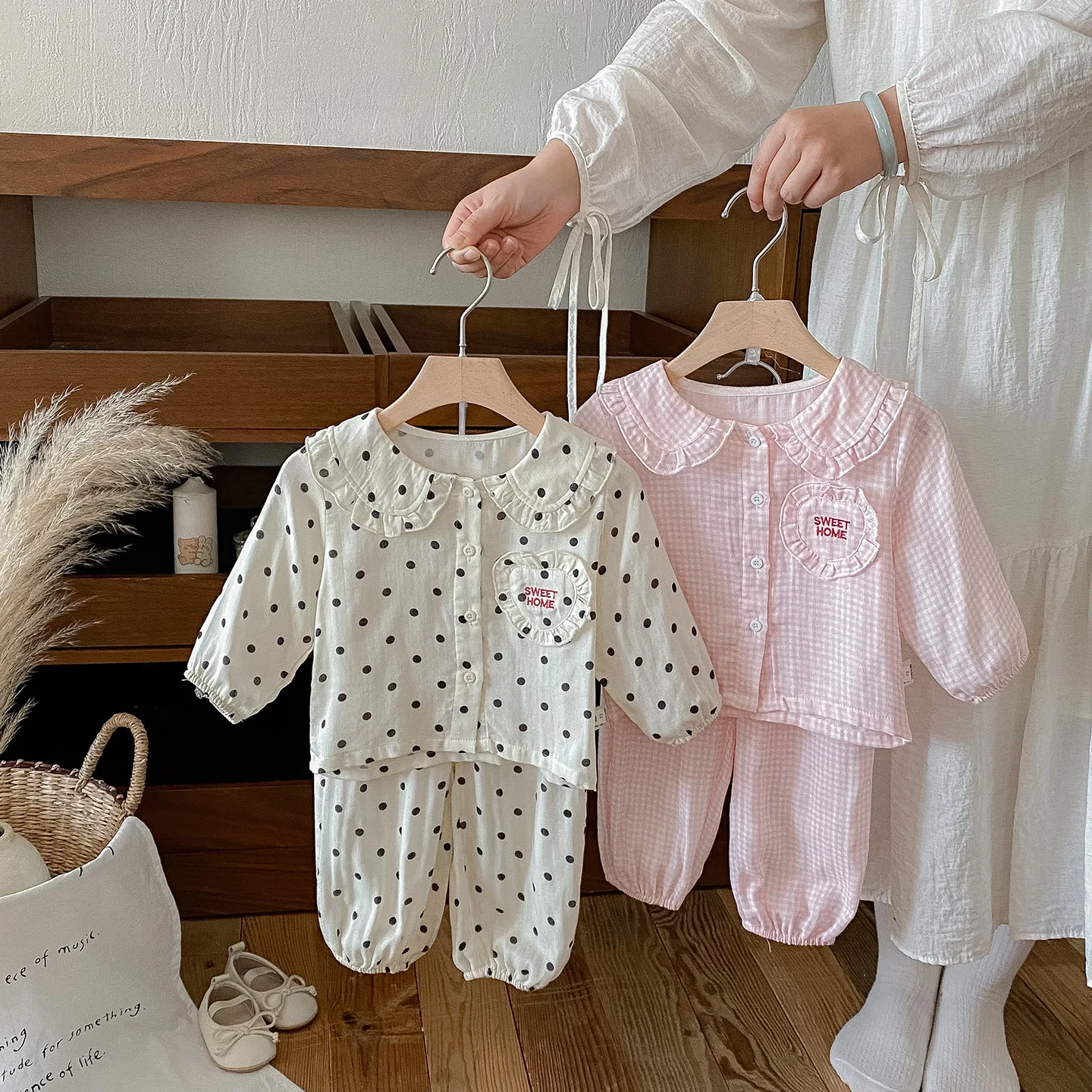 Autumn Infant Baby Girls 2piece Set Peter Pan Collar Long-sleeved Kid Girls Top Polka Dot Gingham Single Button 1-3Y Girls Pants
Autumn Infant Baby Girls 2piece Set Peter Pan Collar Long-sleeved Kid Girls Top Polka Dot Gingham Single Button 1-3Y Girls Pants