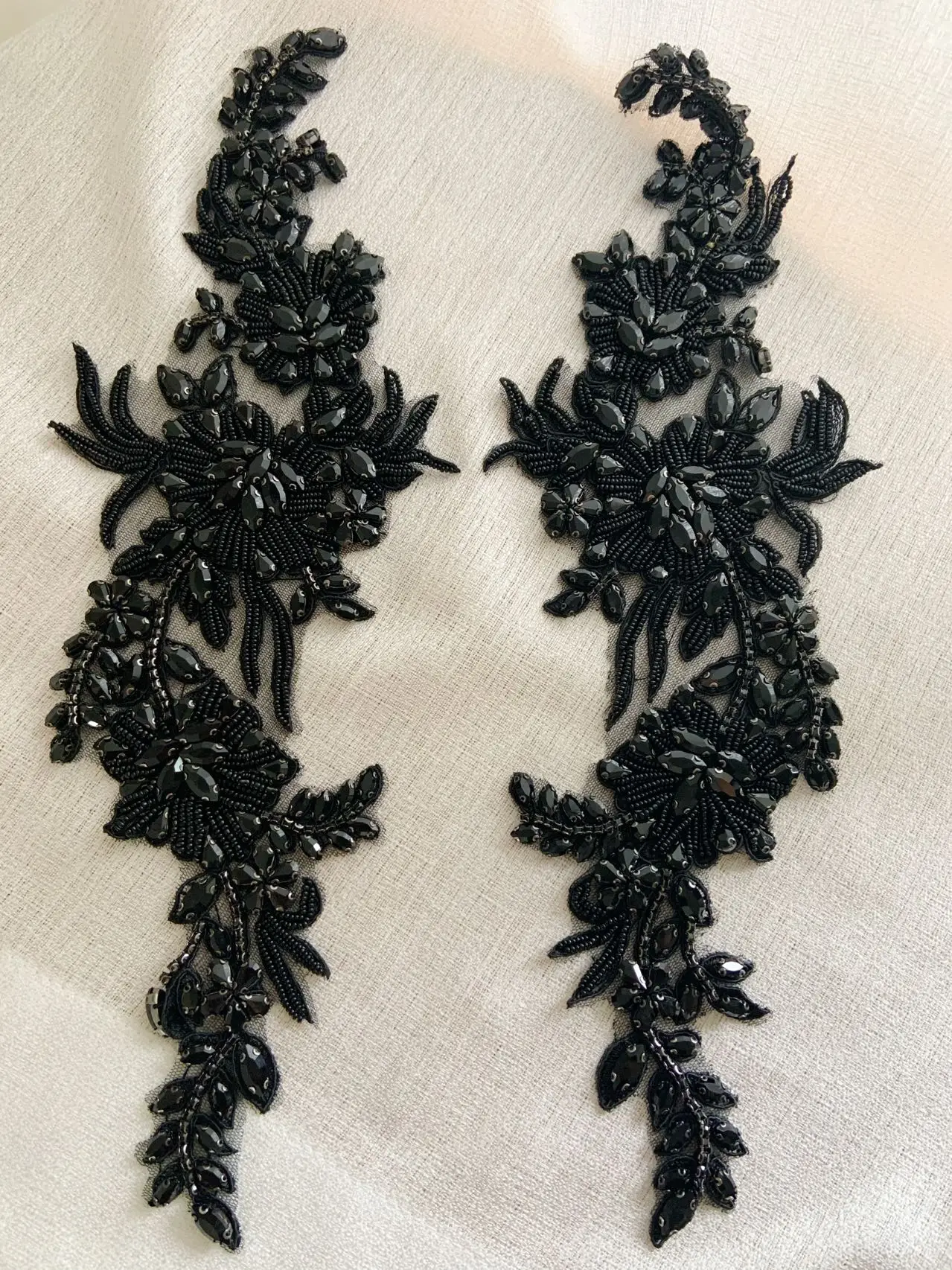 Free Shipping Black Flower Rhinestone Crystal Beads Patch Applique for Couture,Dance Clothing Handcrafted,Bridal Decor,Ball Gown
Free Shipping Black Flower Rhinestone Crystal Beads Patch Applique for Couture,Dance Clothing Handcrafted,Bridal Decor,Ball Gown