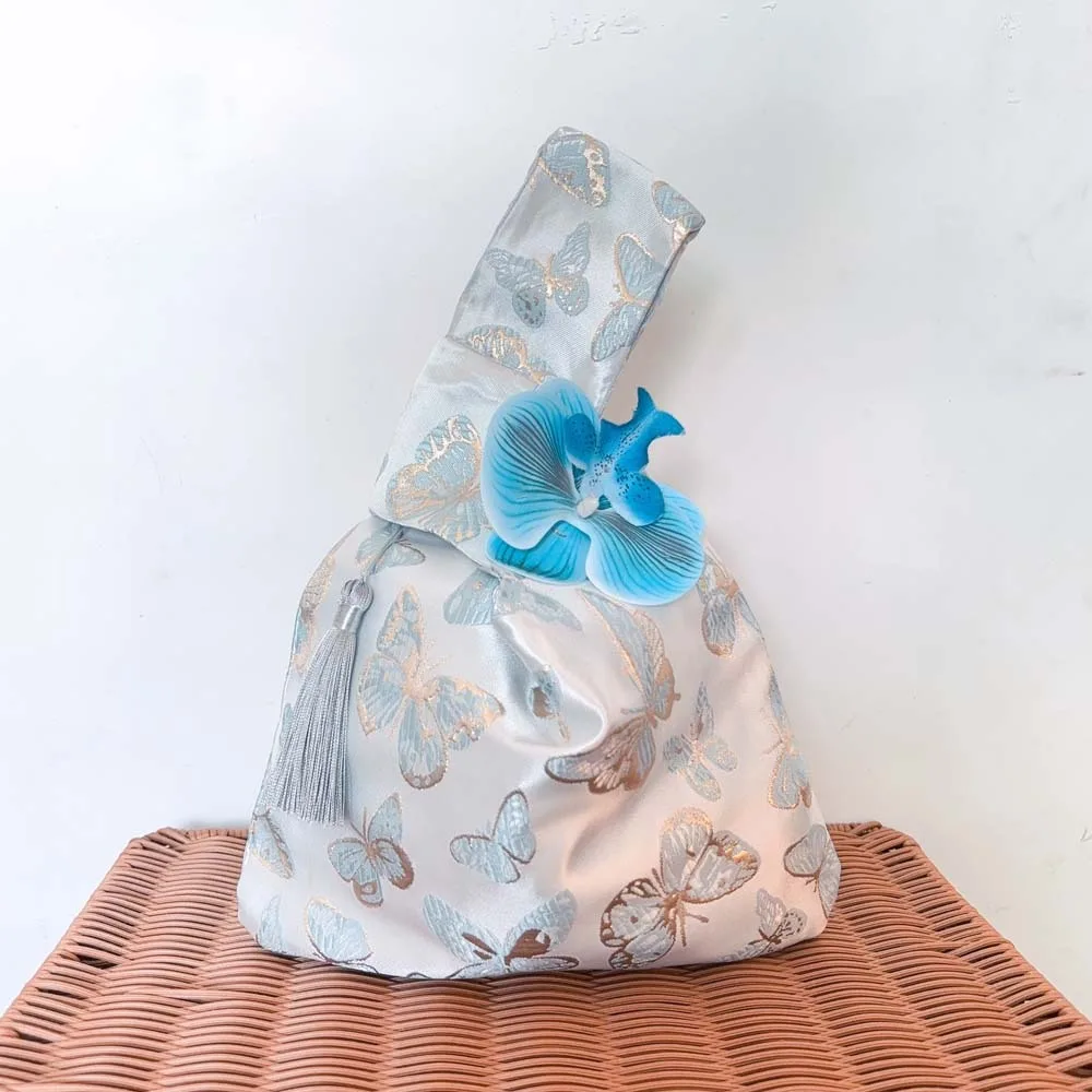 Flower Pendant Tassel Knot Wrist Bag Storage Purse Hanfu Accessories Cheongsam Accessories Sweet Elegant Small Item Pouch
Flower Pendant Tassel Knot Wrist Bag Storage Purse Hanfu Accessories Cheongsam Accessories Sweet Elegant Small Item Pouch