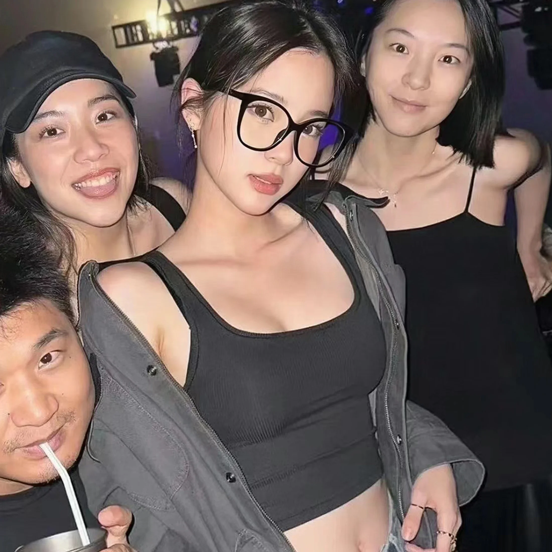 NIGO Женская весенне-летняя сексуальная тонкая удобная кофта однотонная жилетка без рукавов Топ Ngvp # nigo8354
NIGO Женская весенне-летняя сексуальная тонкая удобная кофта однотонная жилетка без рукавов Топ Ngvp # nigo8354