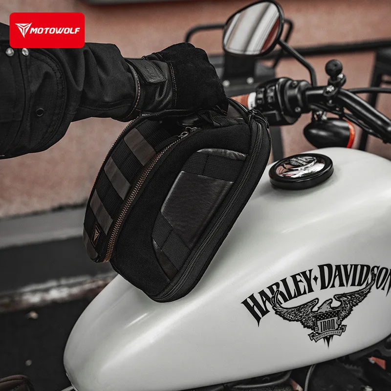 Motorcycle Magnetic Tank Bag, Vintage Tank Bag, Cruiser Prince Tank Bag, Rider Shoulder Bag, Portable Large Capacity Tank Bag
Motorcycle Magnetic Tank Bag, Vintage Tank Bag, Cruiser Prince Tank Bag, Rider Shoulder Bag, Portable Large Capacity Tank Bag