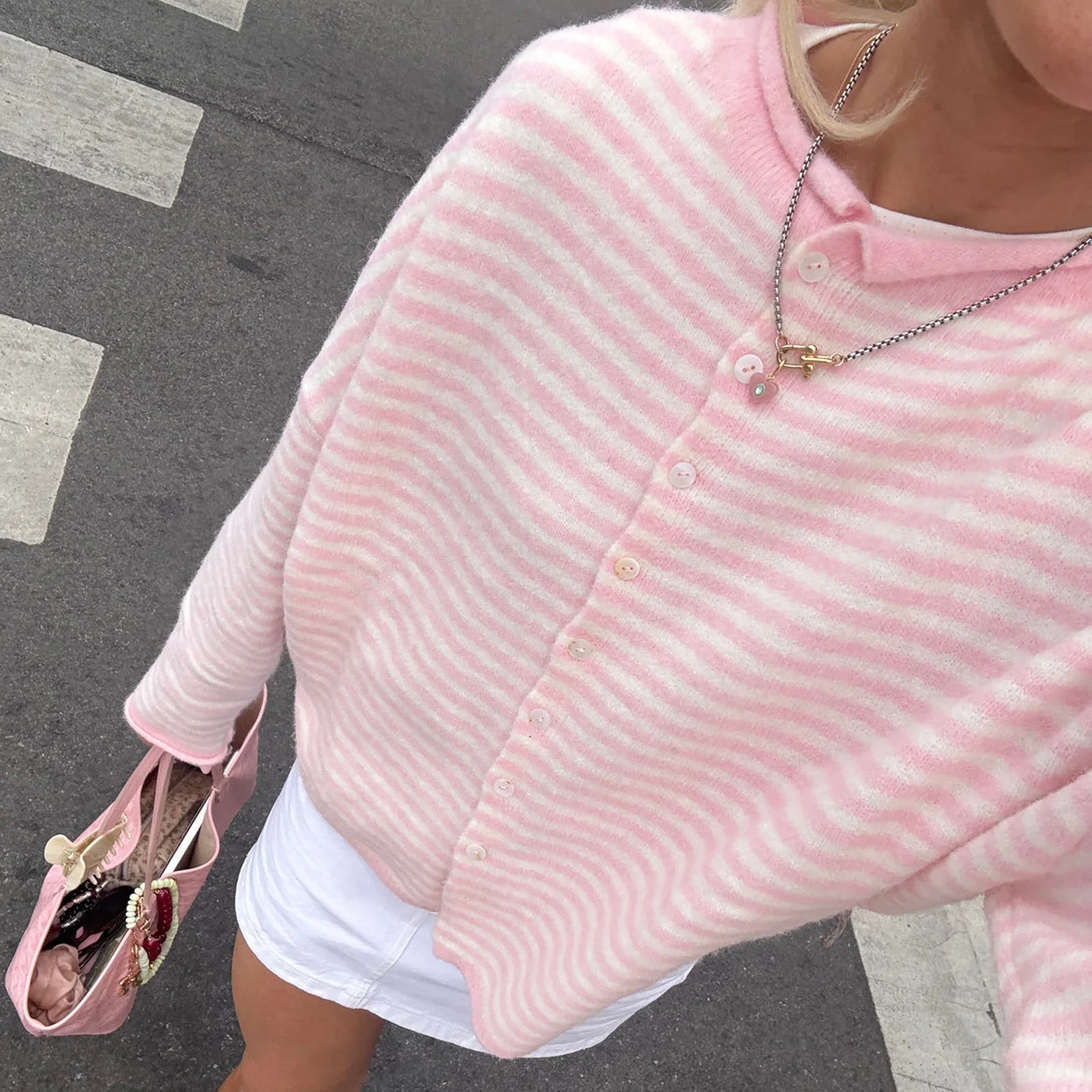 FL повседневный свободный кардиган для женщин, осенний трикотаж с длинными рукавами Y2K, верхняя одежда, женский модный свитер в полоску, женский топ 2026
FL повседневный свободный кардиган для женщин, осенний трикотаж с длинными рукавами Y2K, верхняя одежда, женский модный свитер в полоску, женский топ 2026